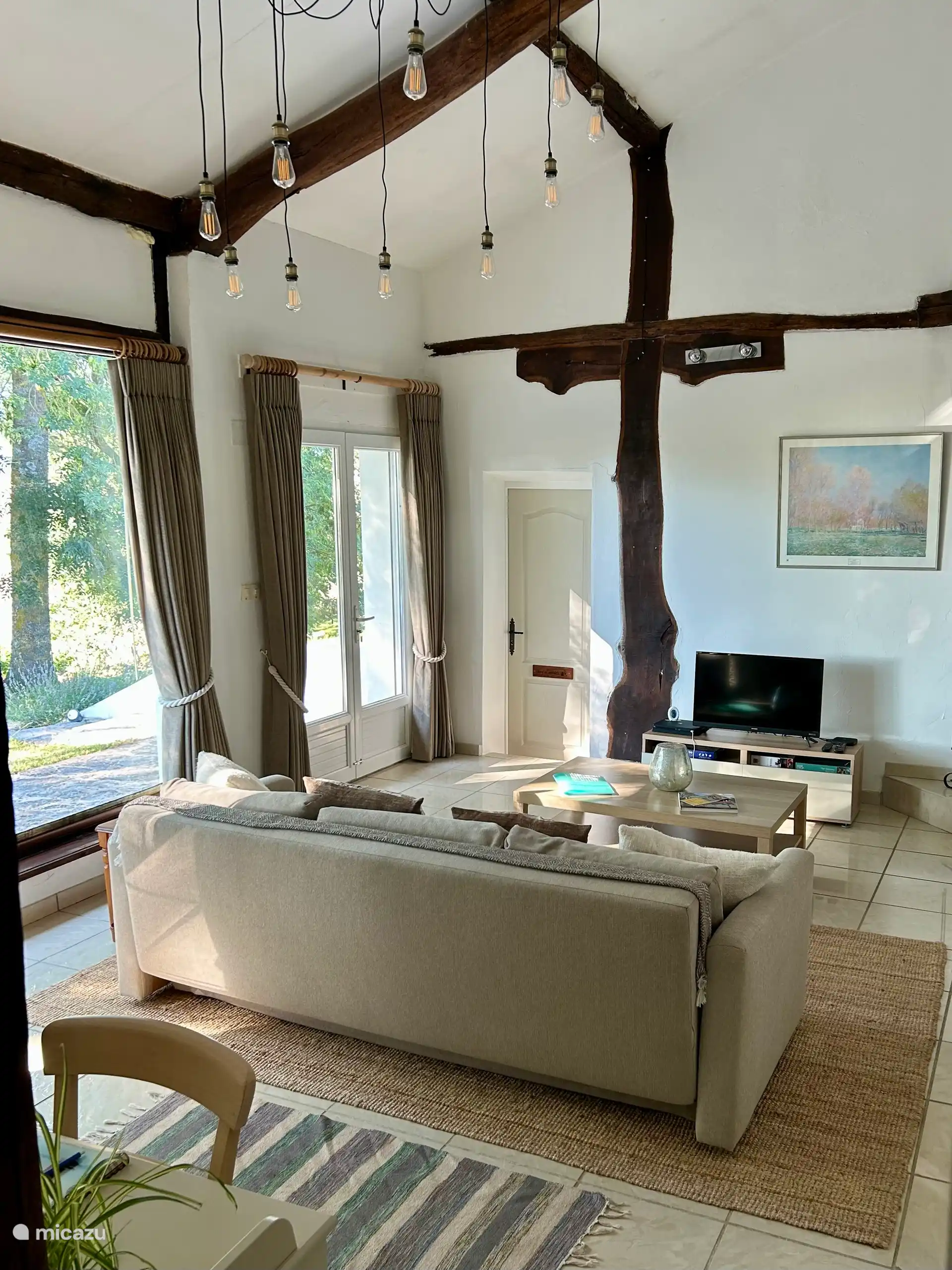 Helles, geräumiges Wohnzimmer