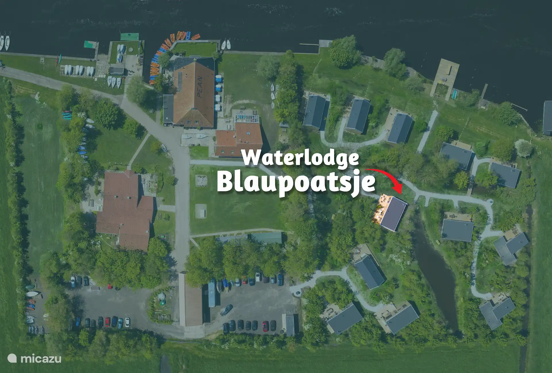 Luchtfoto van het park met de naam Waterlodge Blaupoatsje aangegeven bij de lodge.