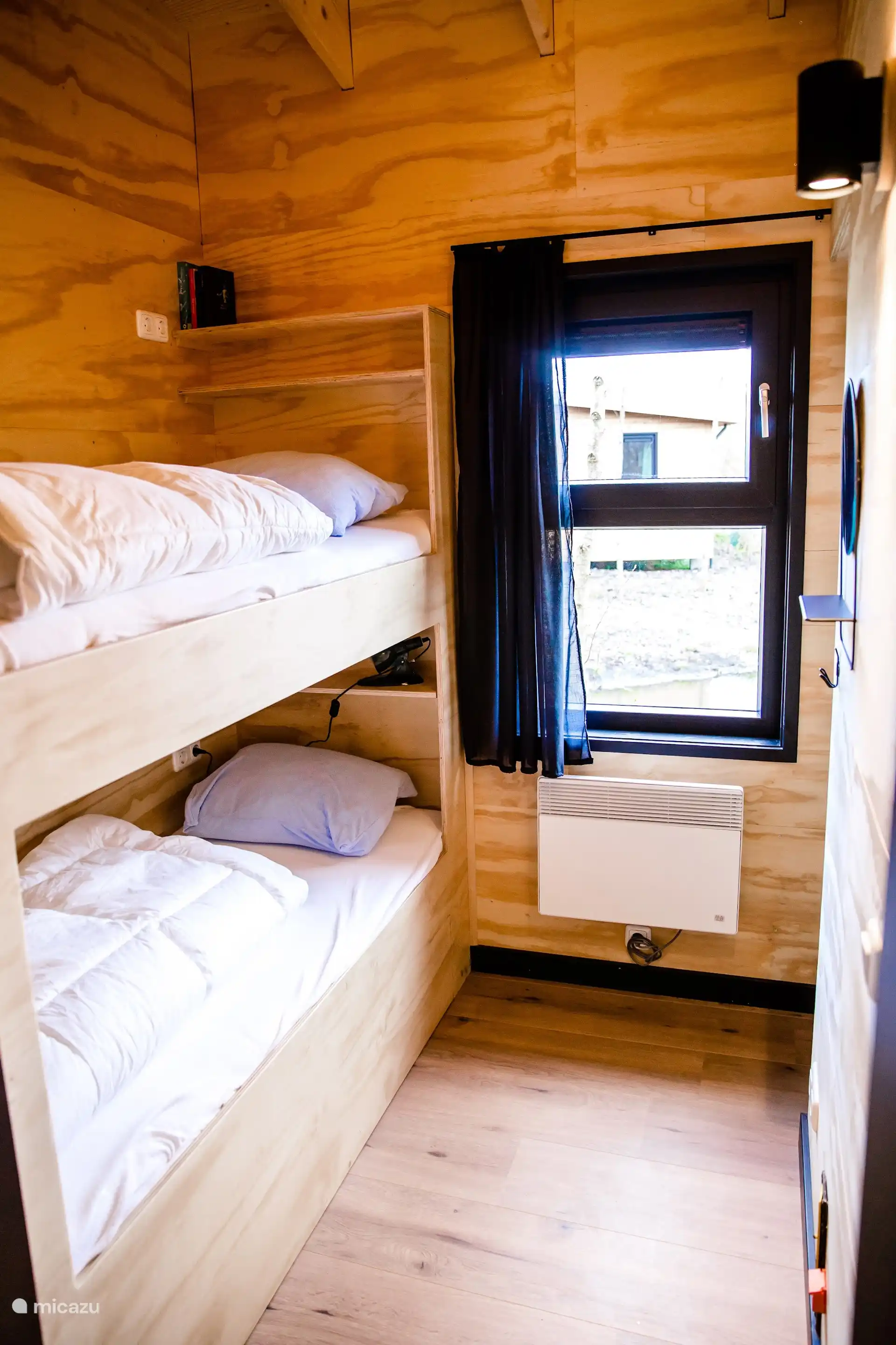 Tweede slaapkamer met stapelbed, ideaal voor kinderen.