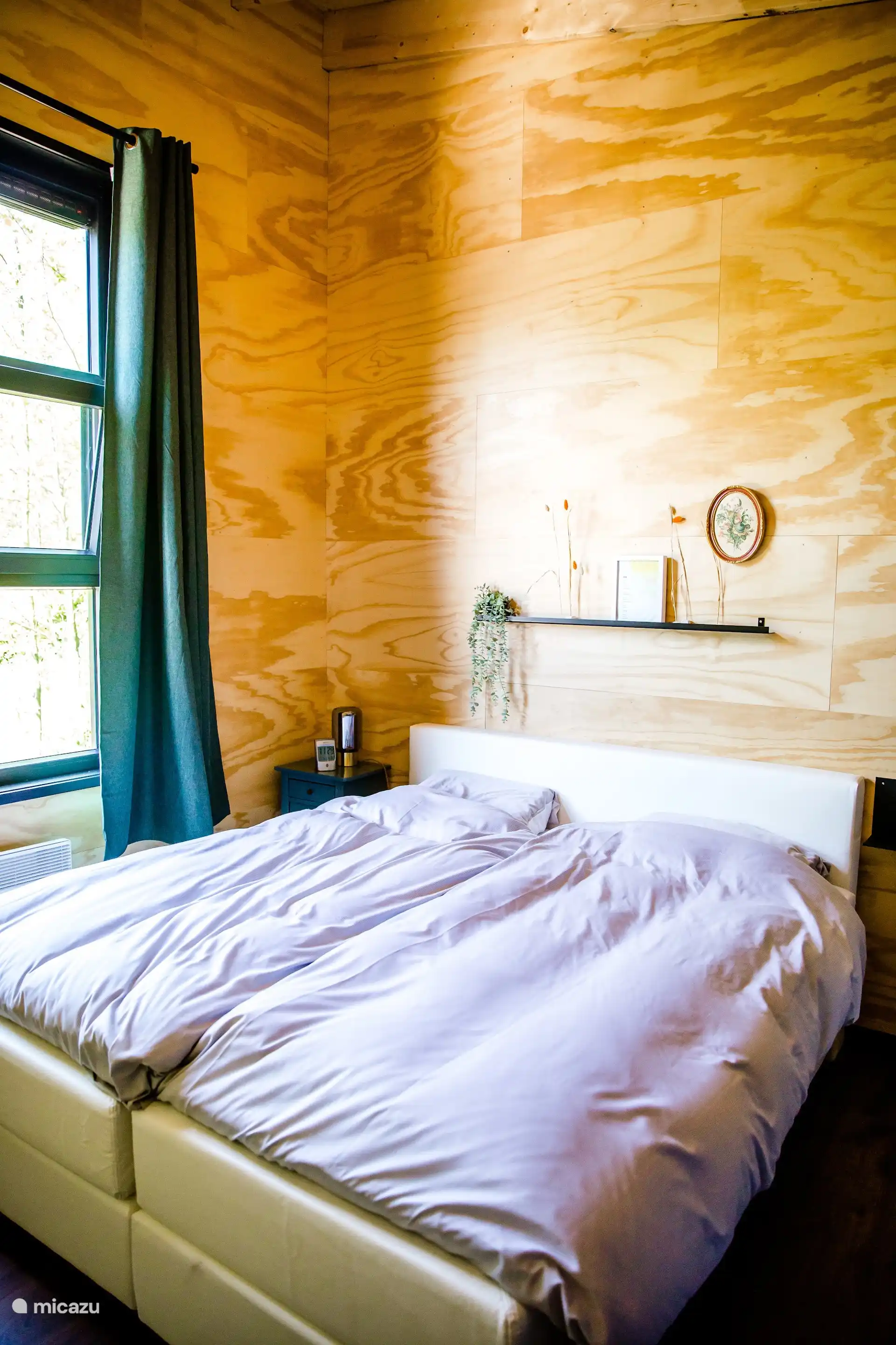 Slaapkamer met een comfortabel tweepersoonsbed.