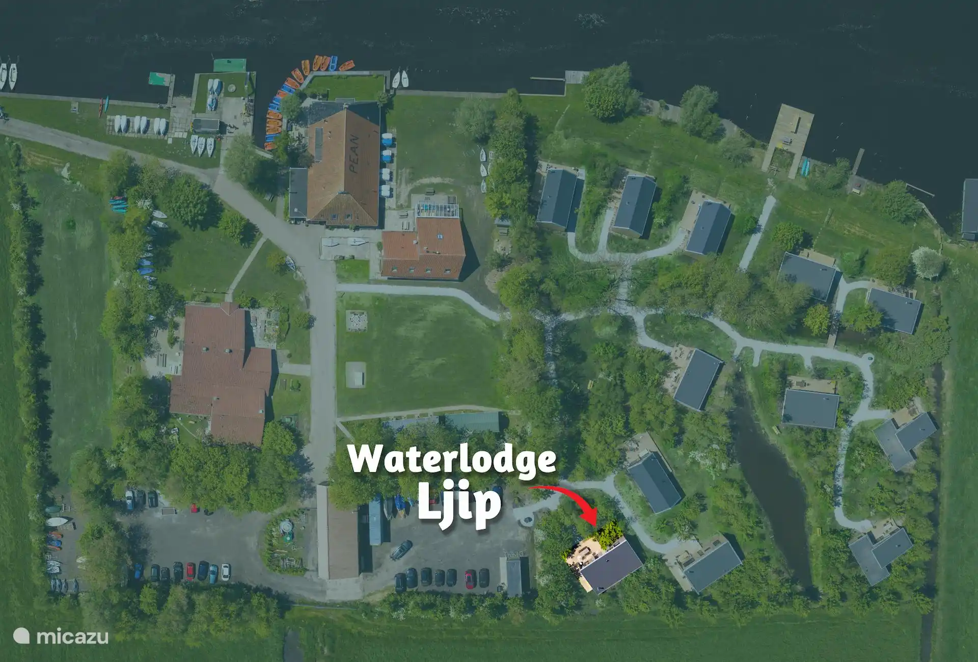 Luchtfoto van het park met de ligging van de lodge