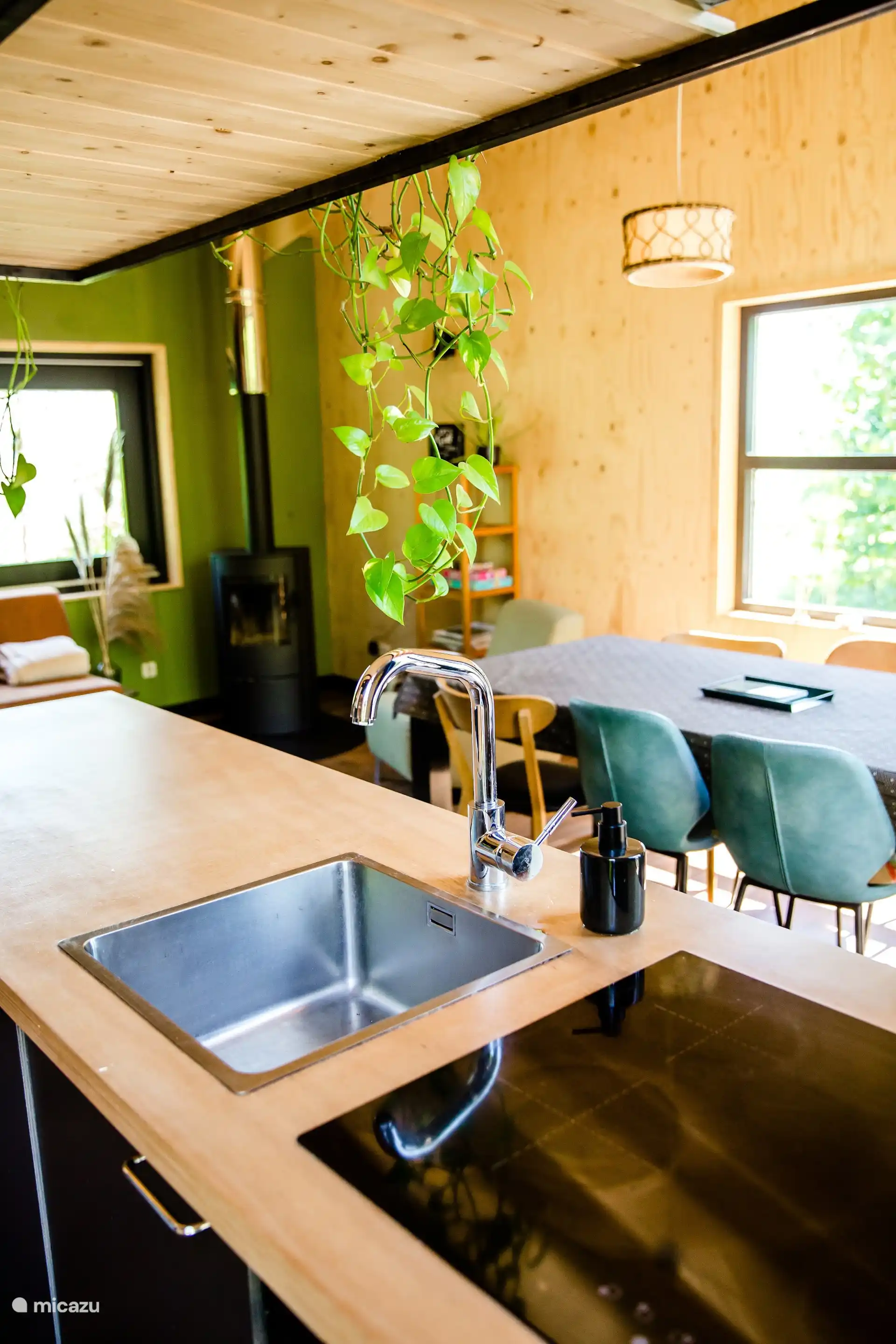 Open keuken met eettafel
