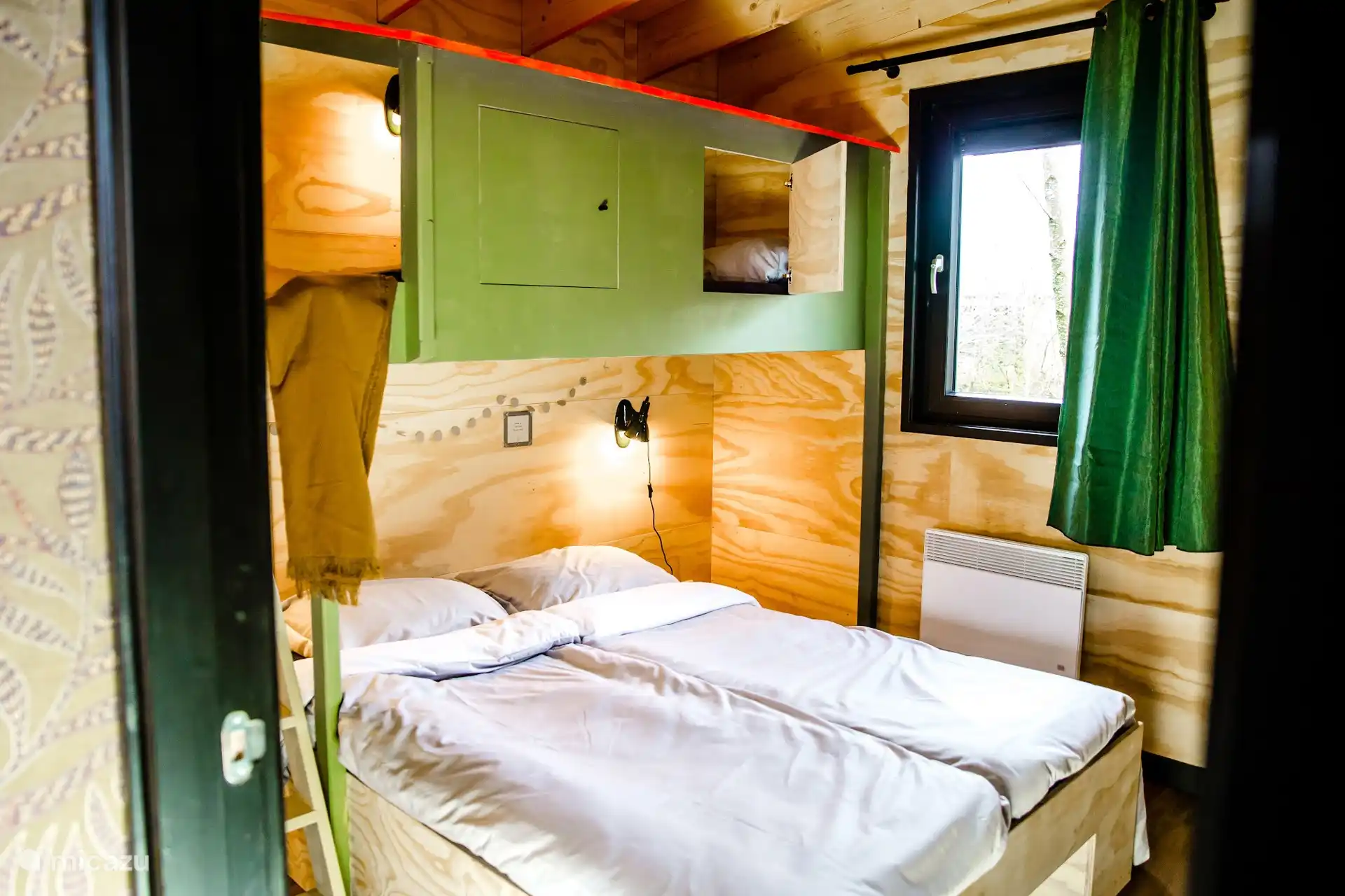 Tweede slaapkamer met stapelbed, ideaal voor kinderen.