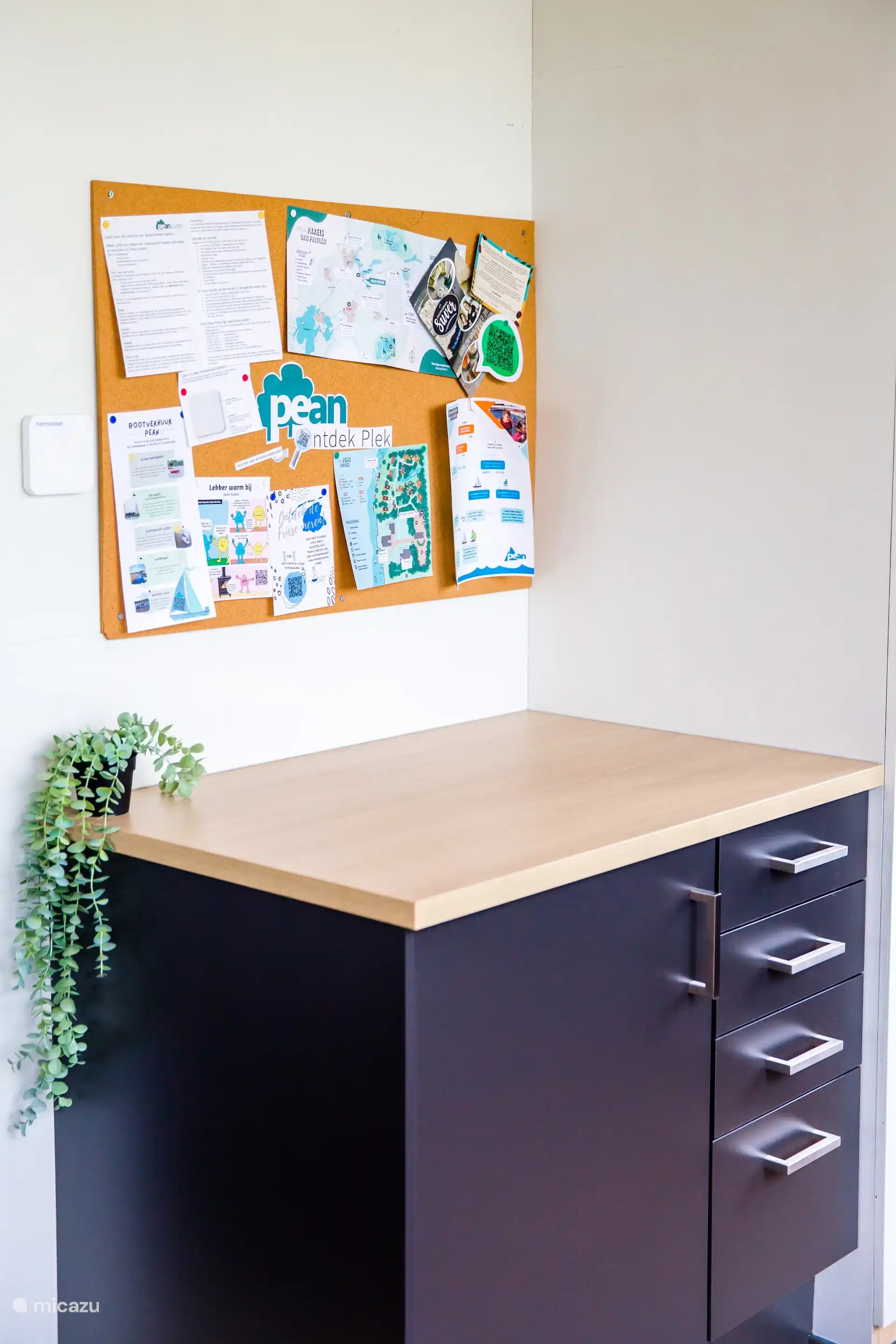 Informatiebord met handige tips en informatie over de omgeving.
