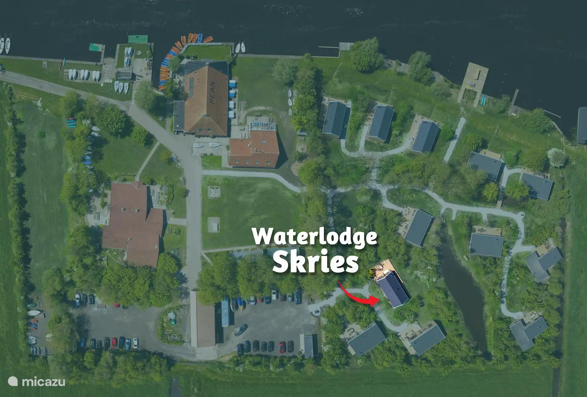 Luchtfoto van het park met de ligging van de lodge
