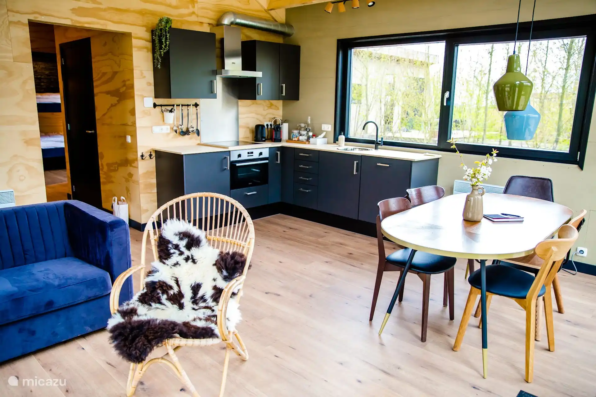 Open keuken met eettafel