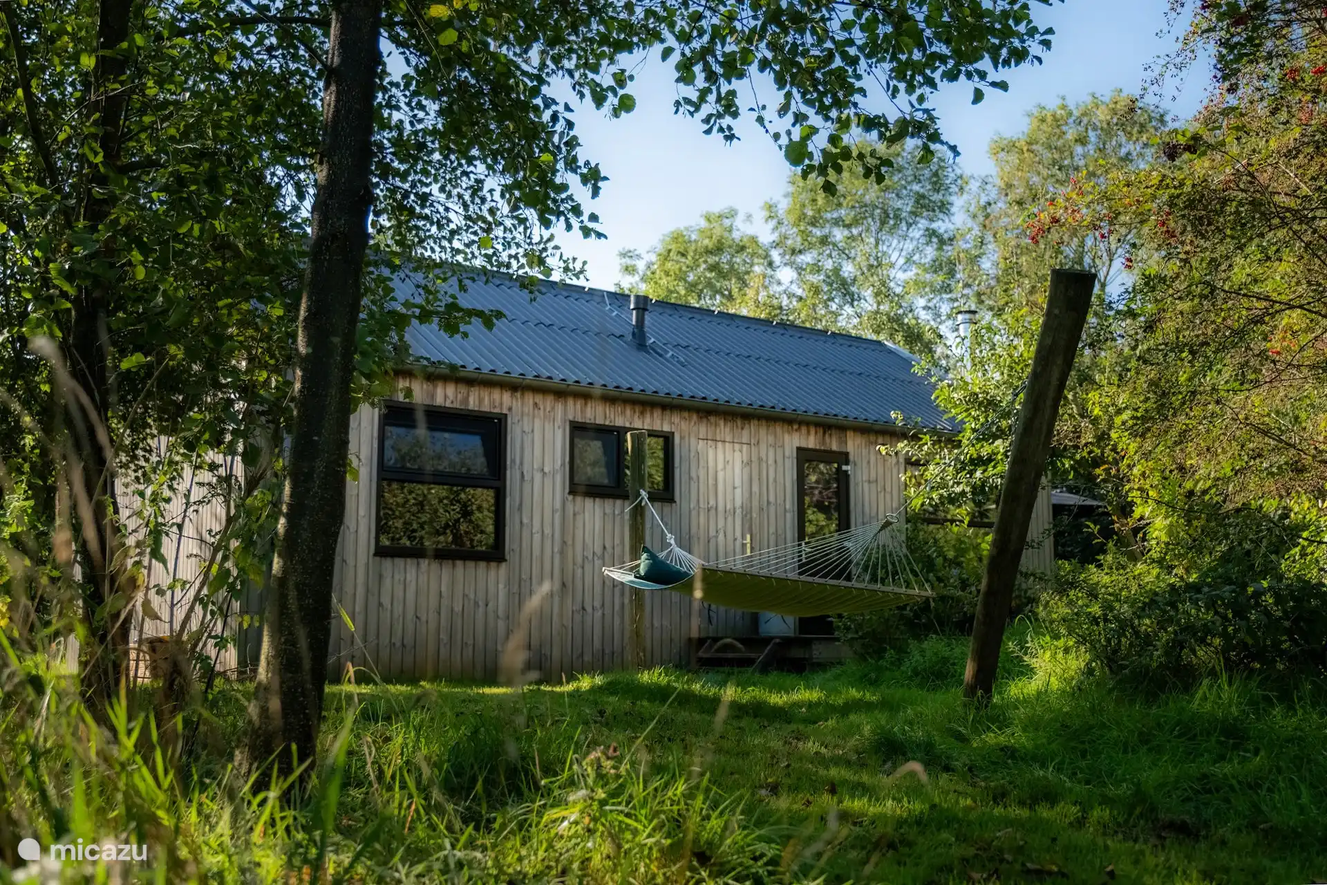 De lodge gezien vanaf de tuin