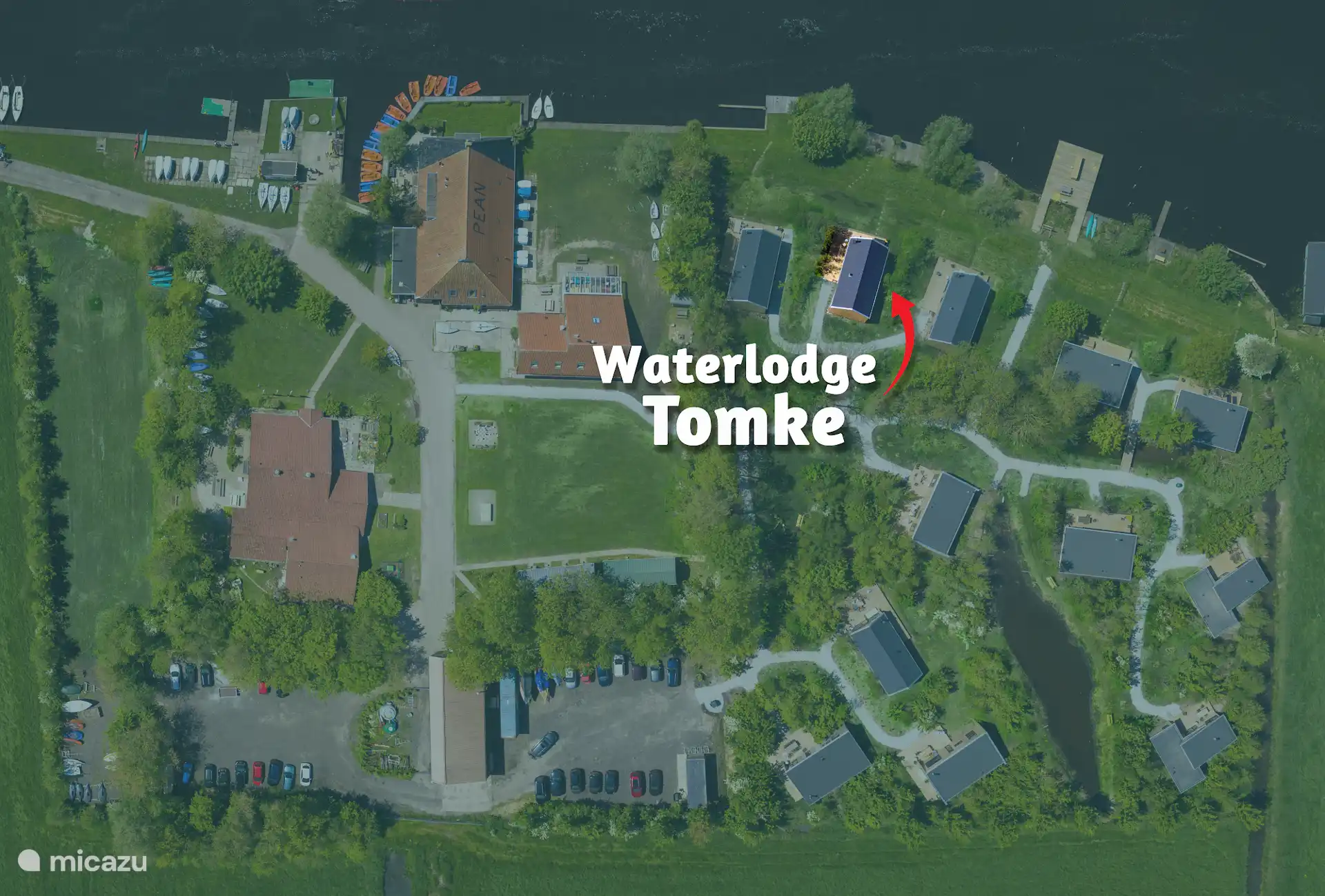 Luchtfoto van het park met de ligging van Waterlodge Tomke aangegeven.