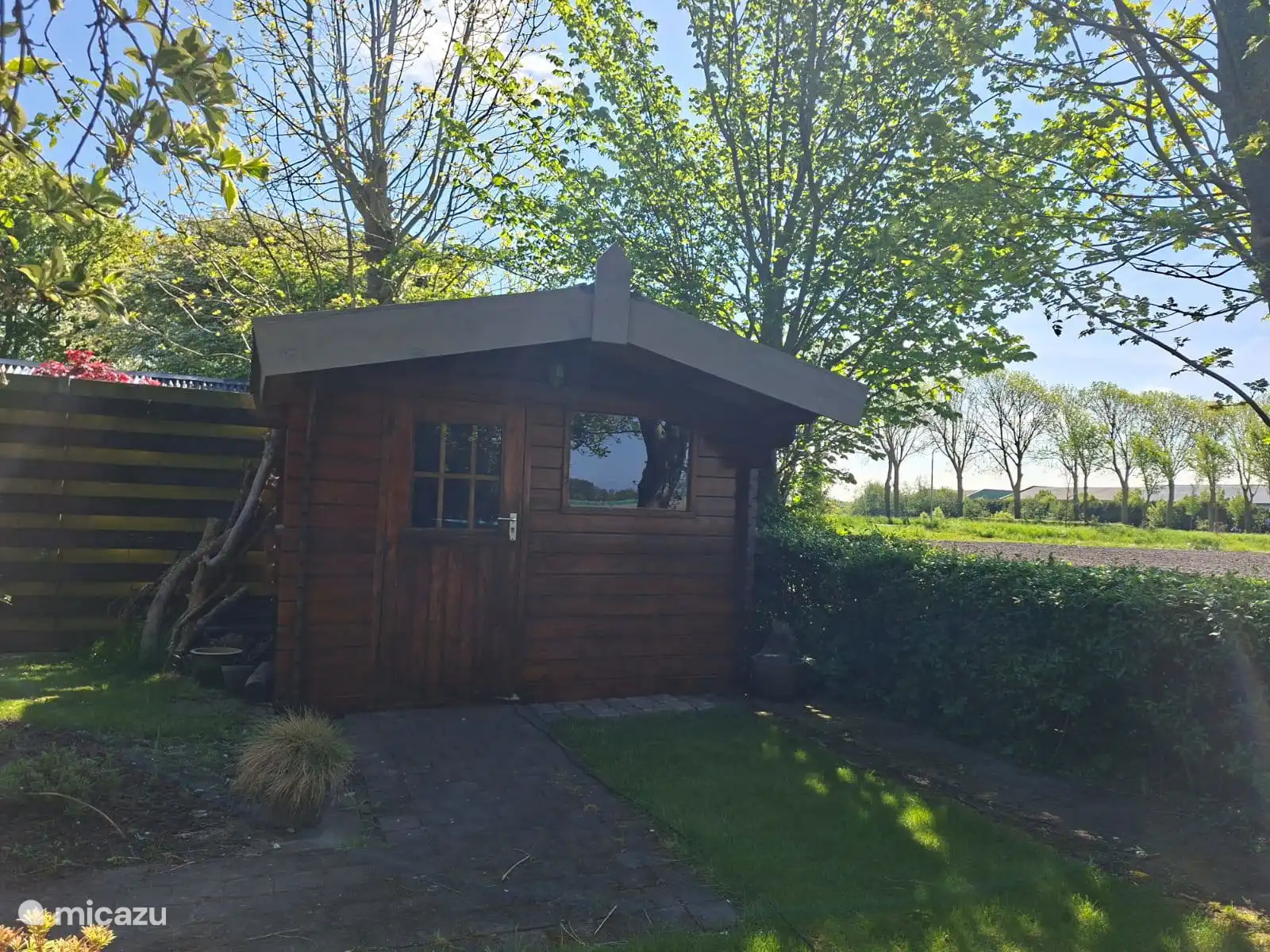 shed with adjustable garden chairs/cushions and possibly storage for bicycles.