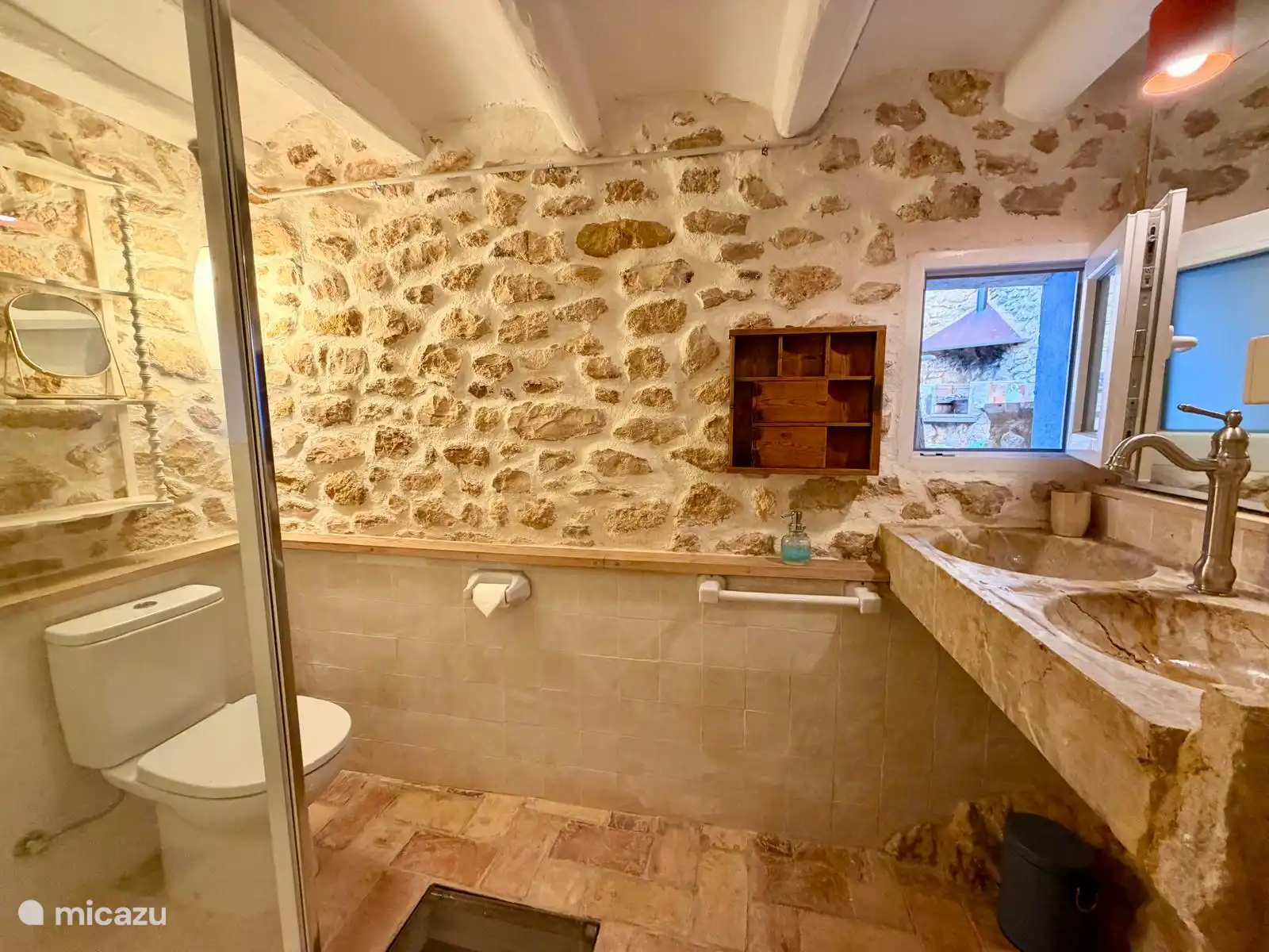 Bathroom in bedroom 3, ground floor