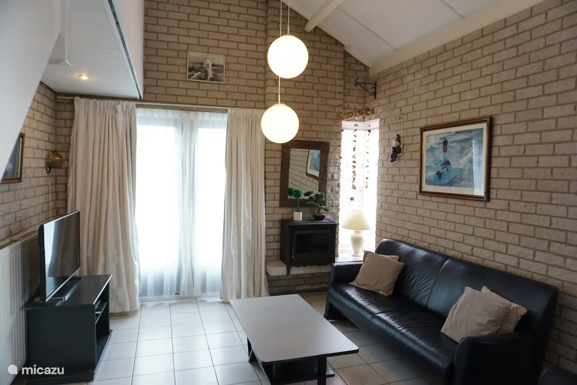 Sitting area with door to the conservatory