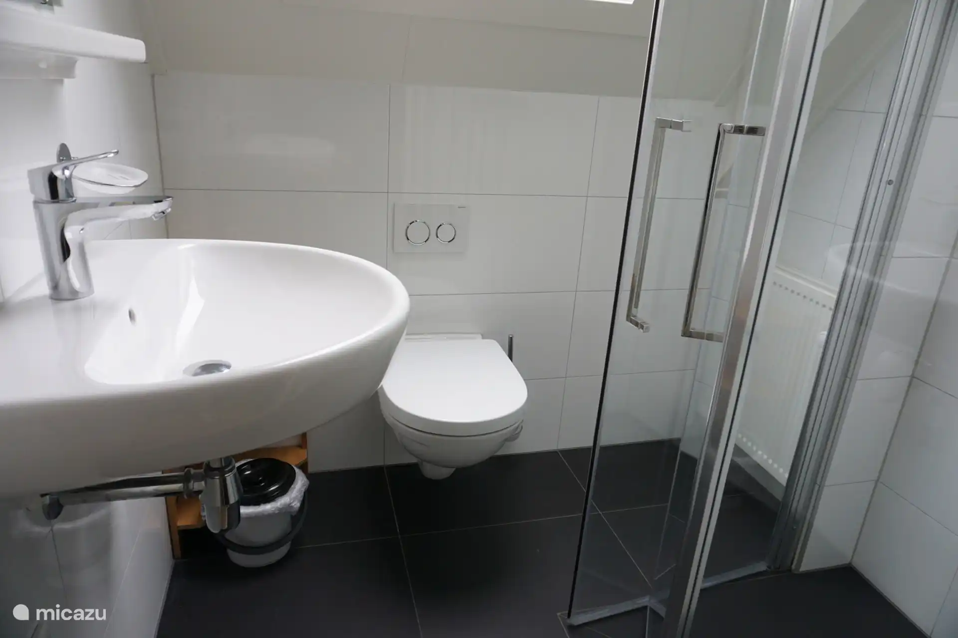 Bathroom upstairs