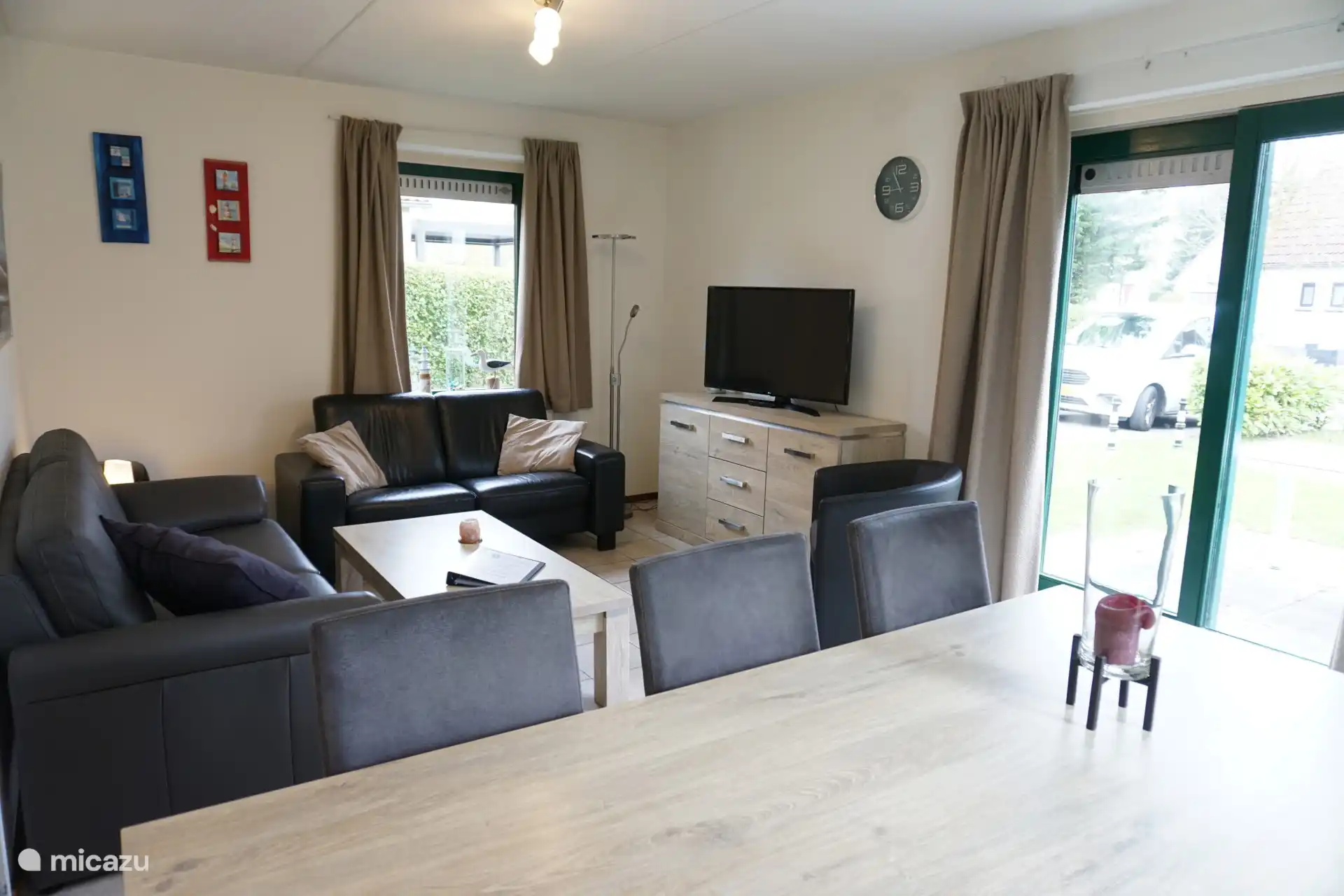 Sitting area/dining area