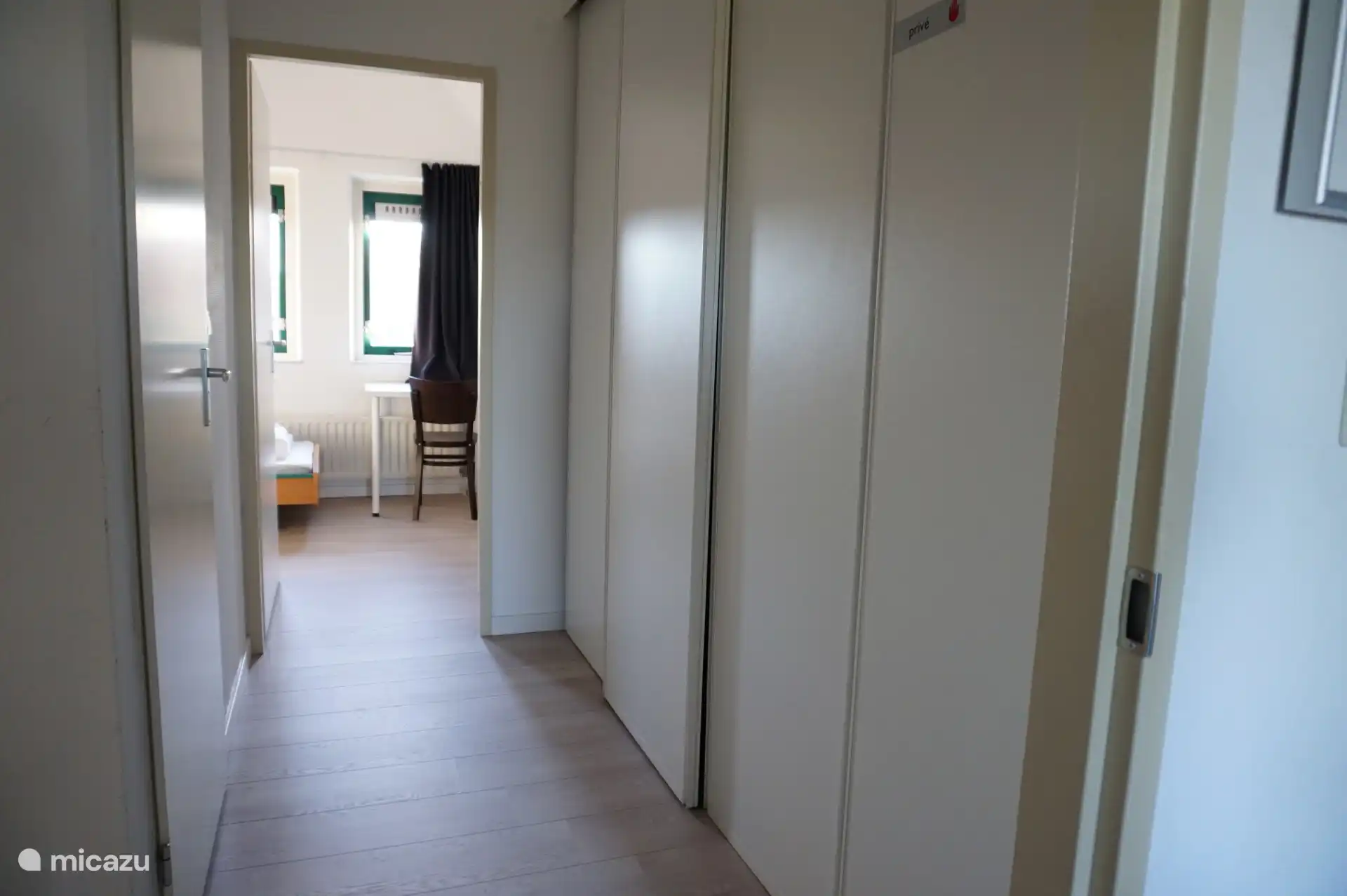 Rellano y dormitorio