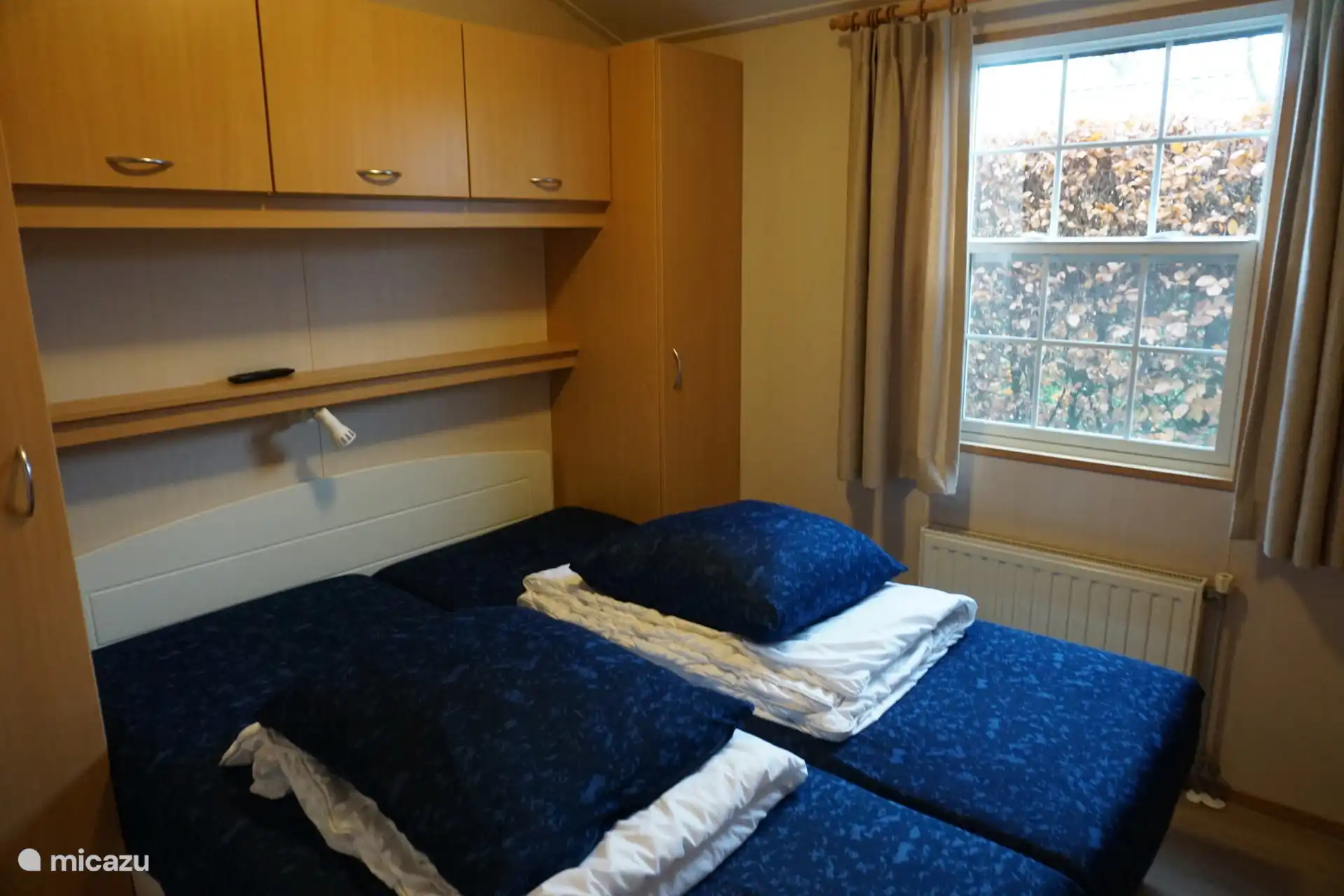 Schlafzimmer 1