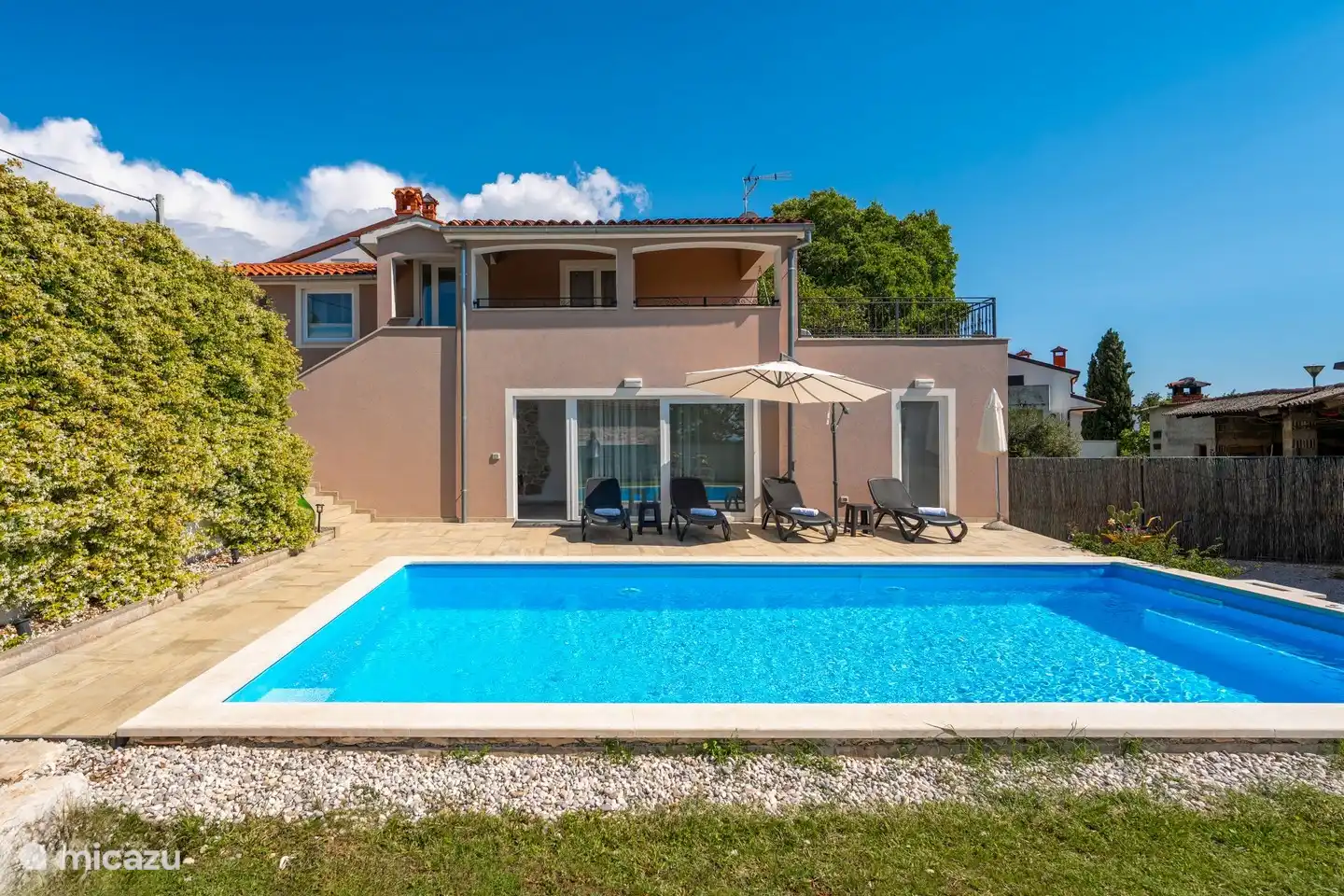 piscina + terraza