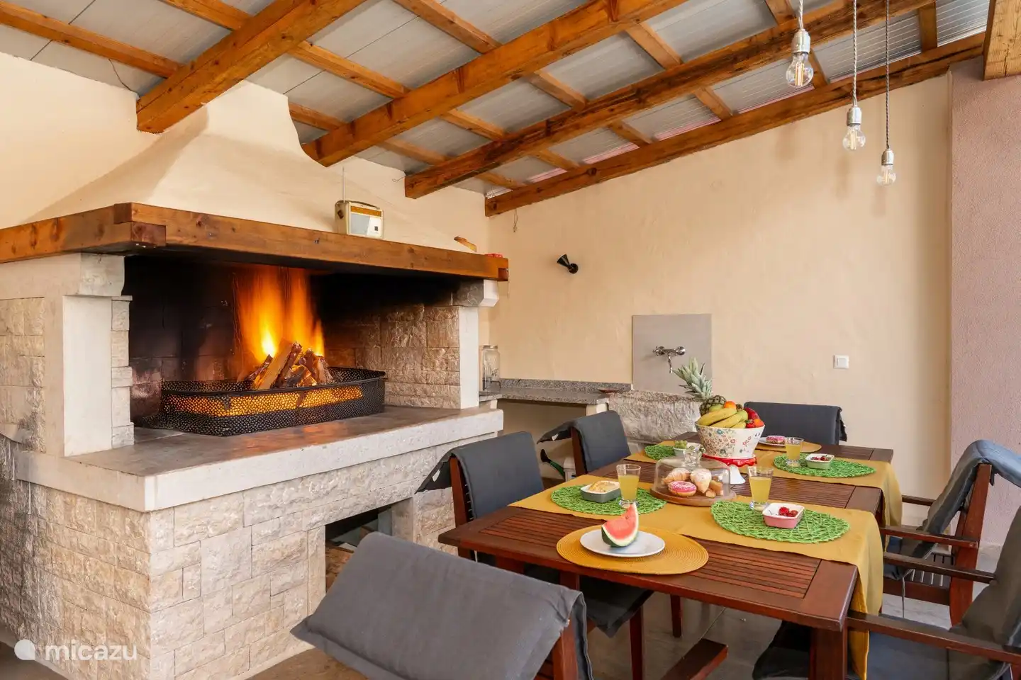 Mesa de comedor exterior