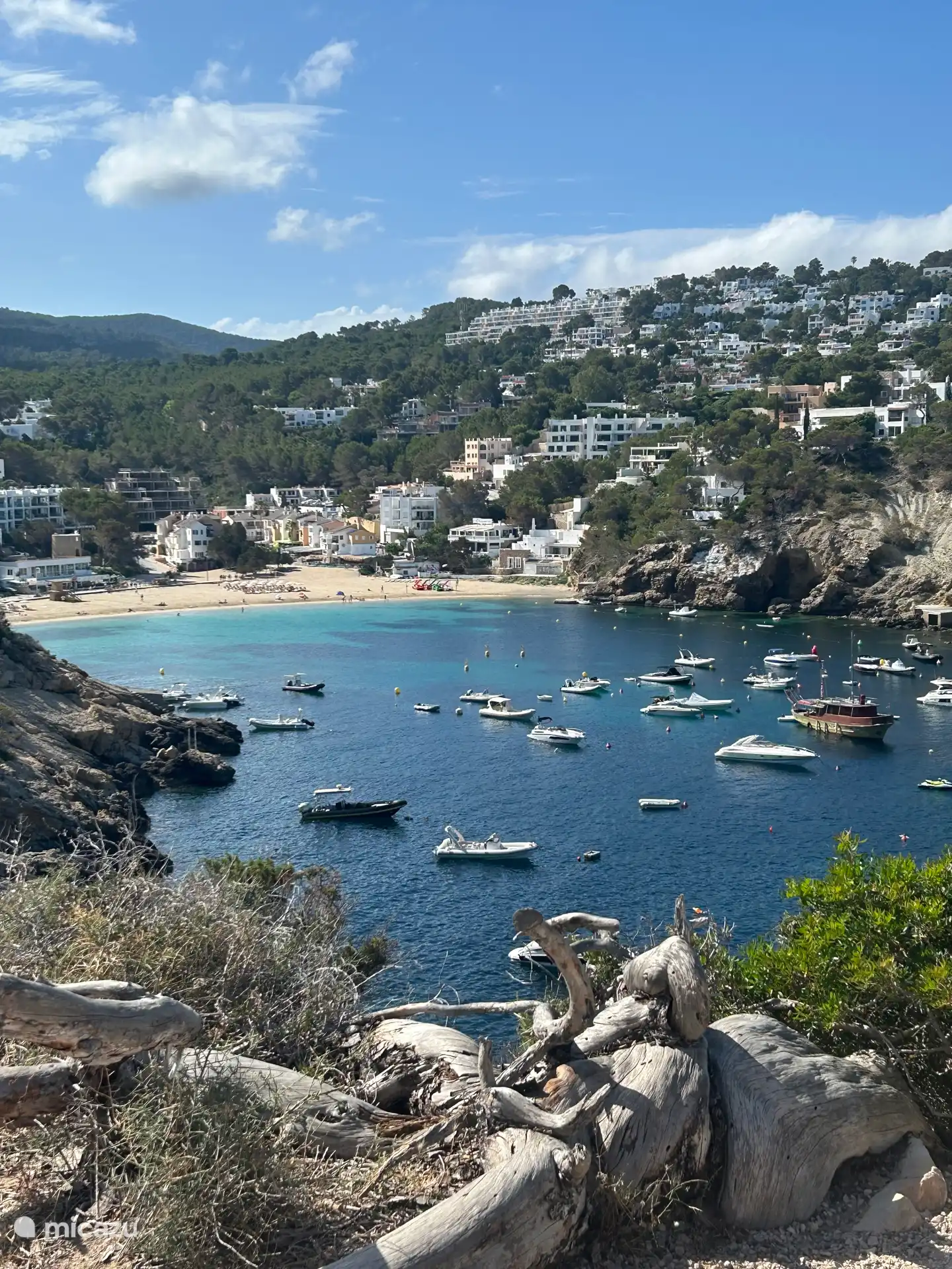 Cala Vadella, dichtstbijzijnde strand bij het huis, 10 minuten lopen. Er is gratis en betaald parkeren