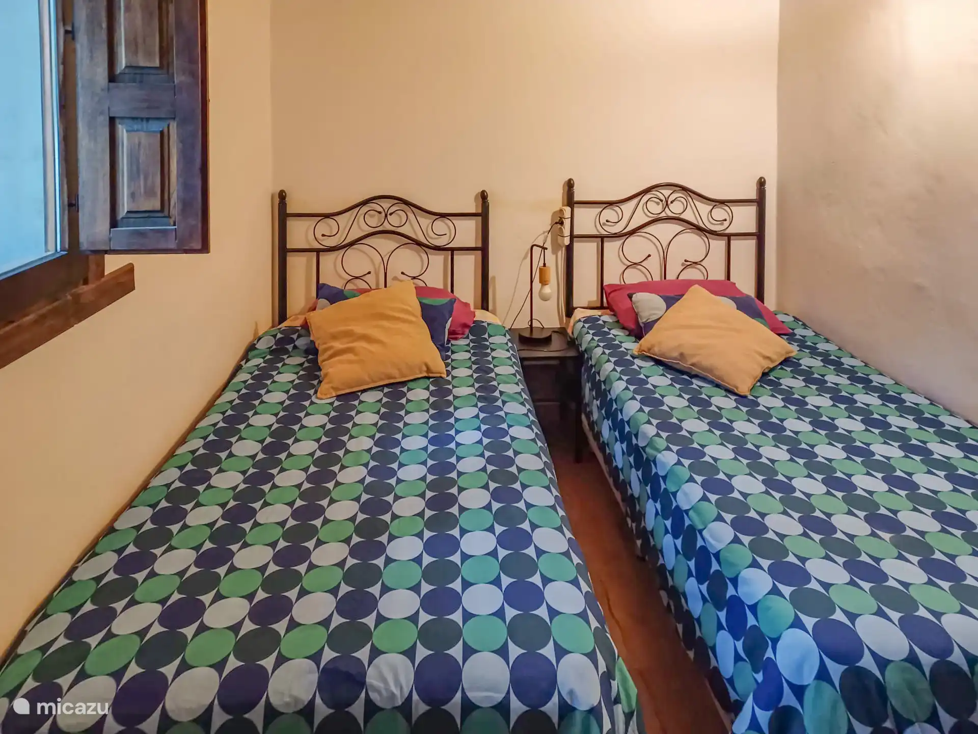 Ein weiterer Blick auf das Doppelzimmer, sehr hell.