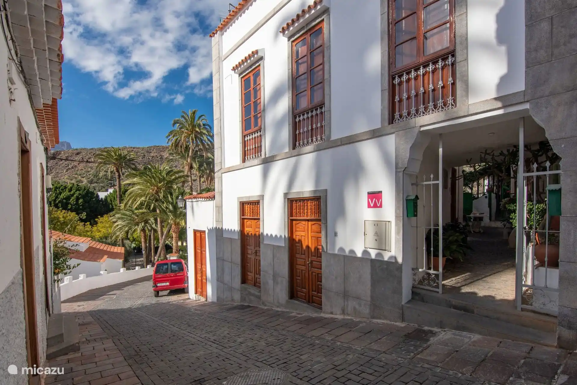 Het huis aan de kasseienstraat in het centrum van Santa Lucía.