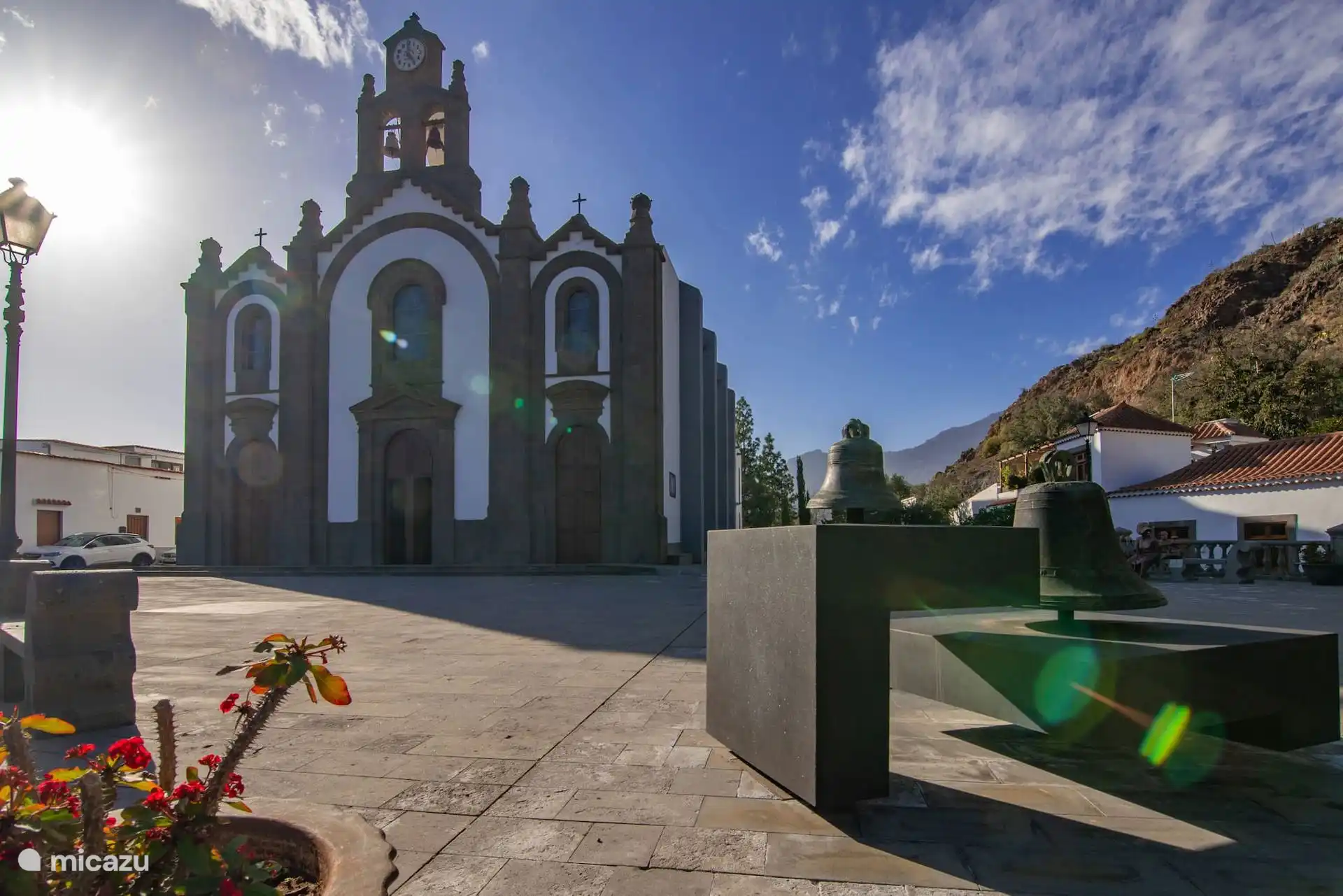 Plaza de la iglesia de Santa Lucía.