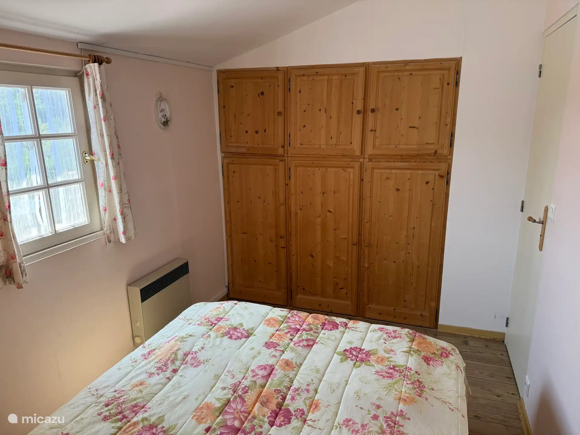Roze kamer ingebouwde kasten