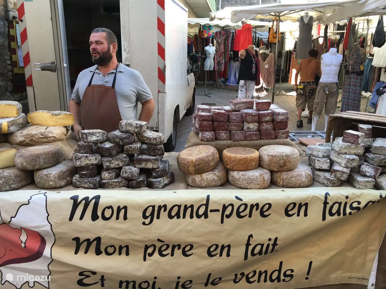 Jeden Tag gibt es irgendwo in der Gegend einen lebhaften Markt 