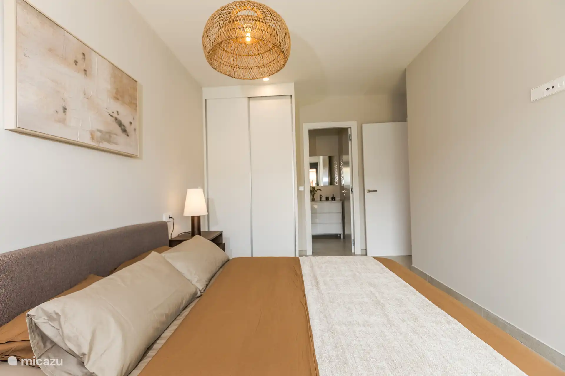 Schlafzimmer 1
