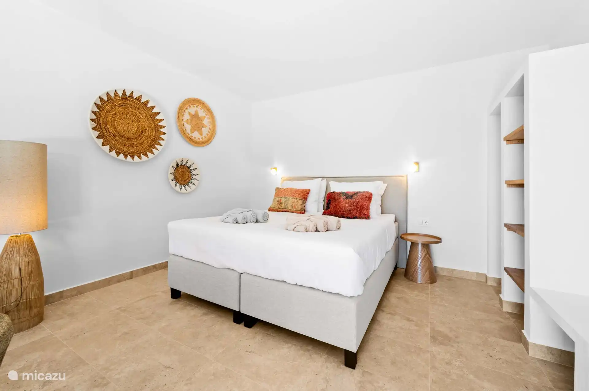 Bed 1,80 x 210 met Frans linnen