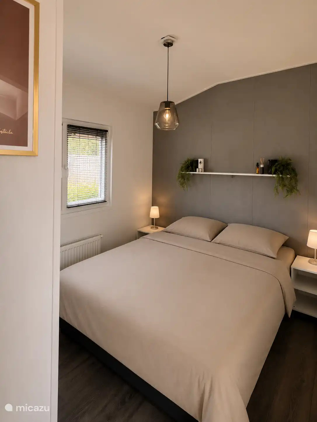 De masterbedroom.