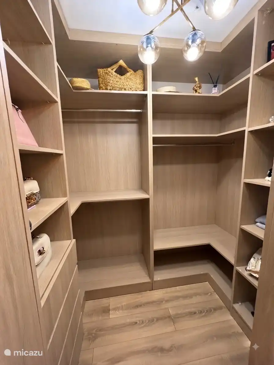 Walk in closet
