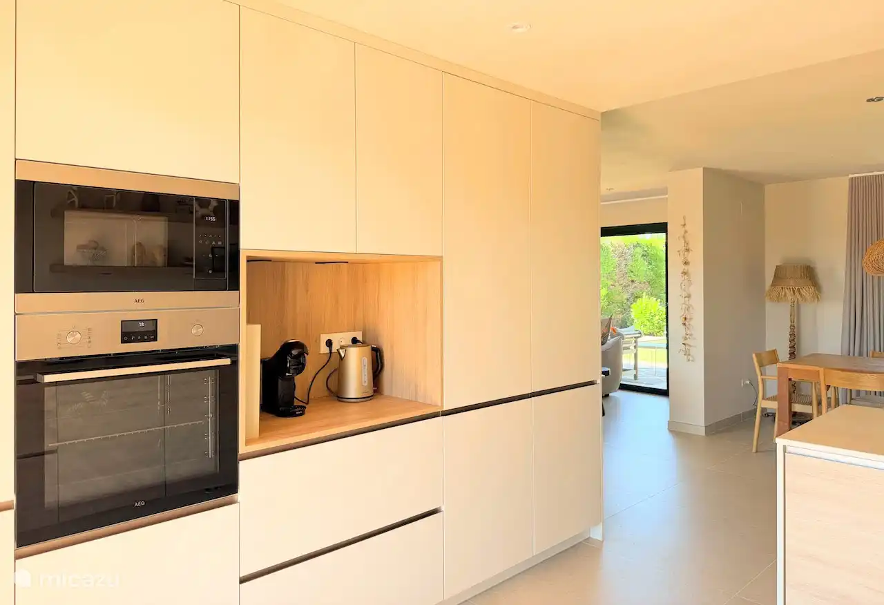 Moderne keuken met koffiecorner