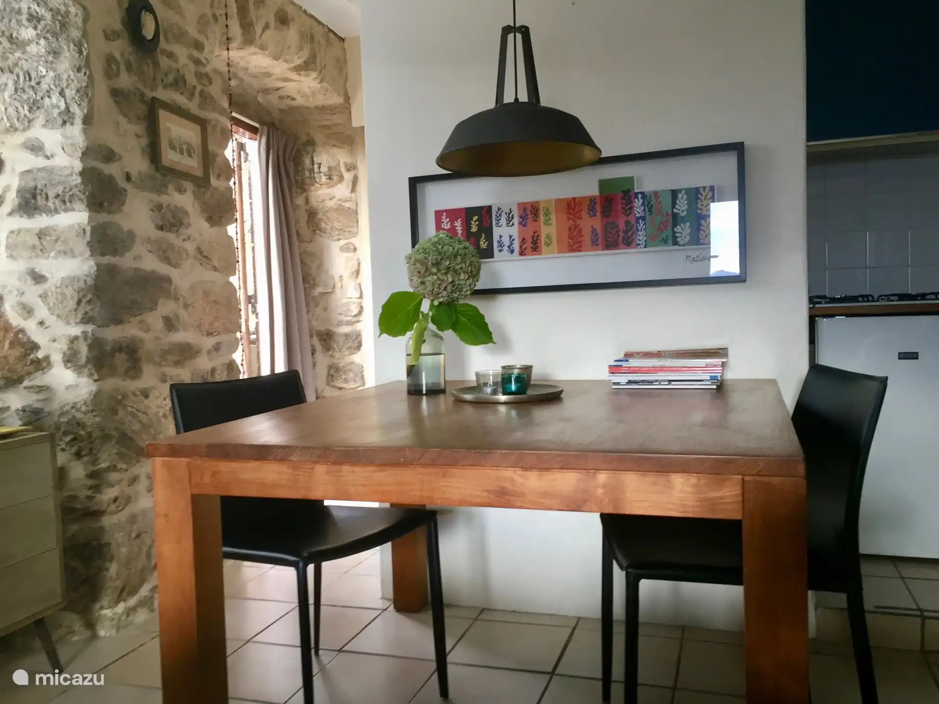 Ruime houten eettafel 