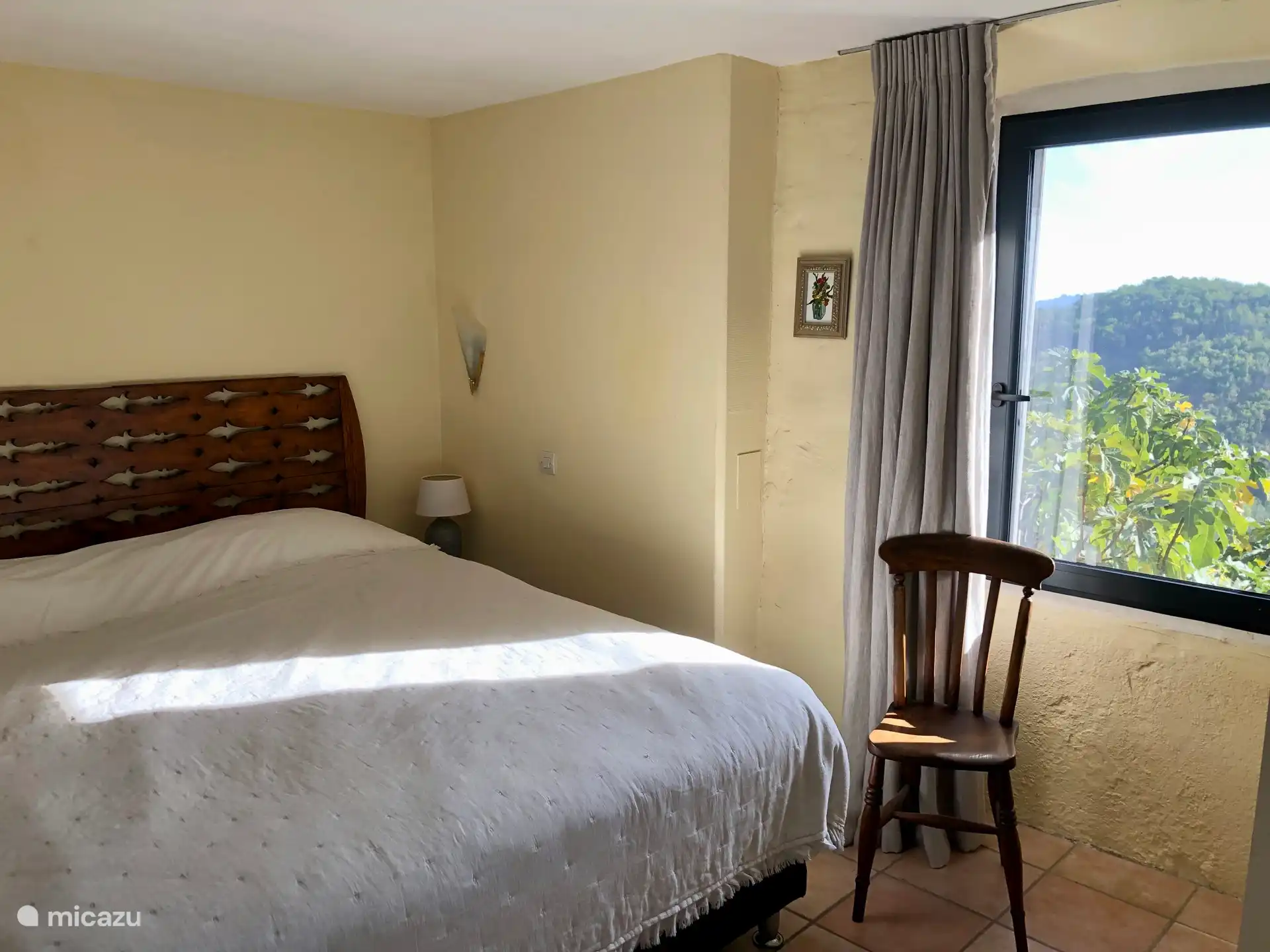 Ruime, zonnige slaapkamer