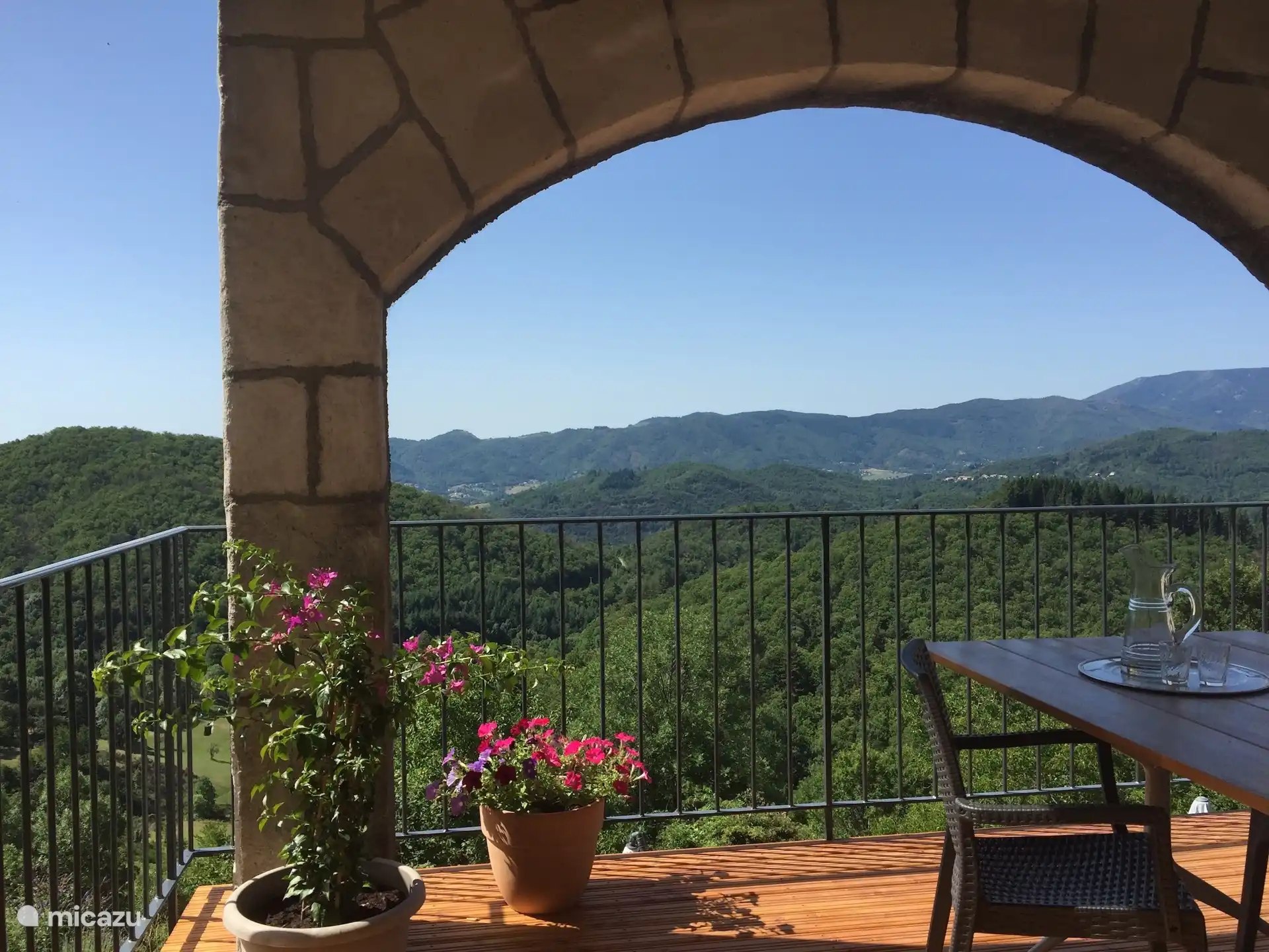 Paardrijden, Frankrijk, Ardèche, Vals-les-Bains, gîte / cottage  Gite met adembenemend uitzicht
