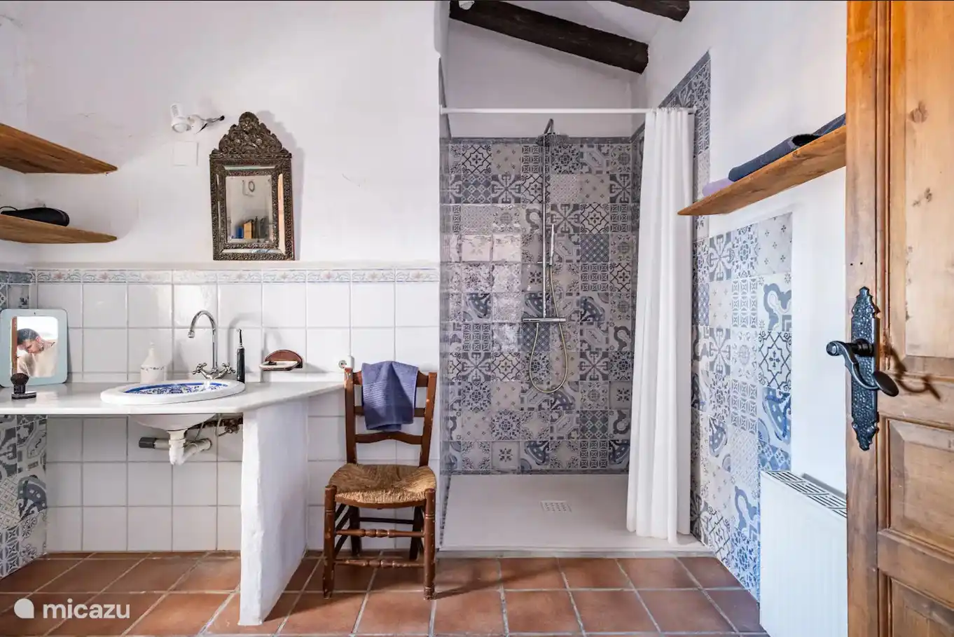 Baño con ducha.
