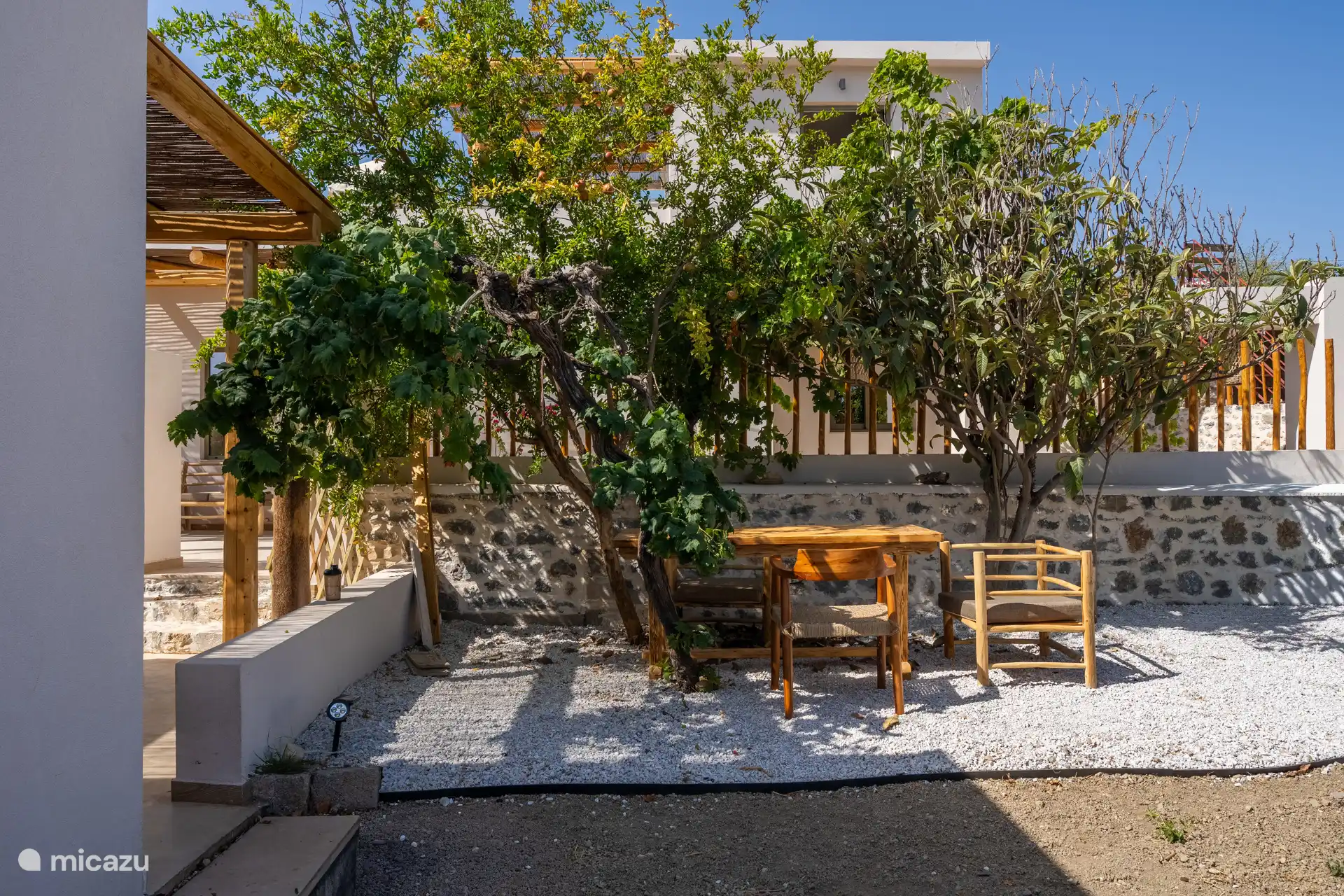 Garden with seating for delicious food or relaxation 