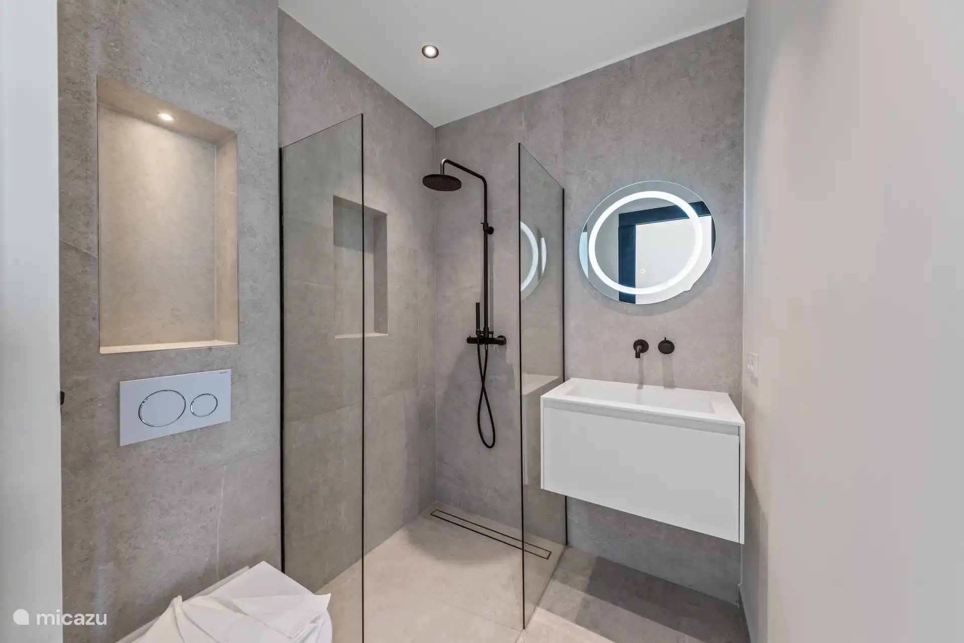 Badezimmer 2 im Erdgeschoss