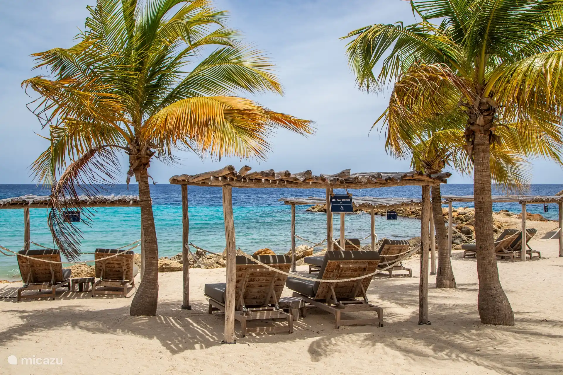 Mit Restaurants, gemütlichen Bars und wunderschön gestalteten Gärten bietet das Resort alles für einen unbeschwerten Aufenthalt.