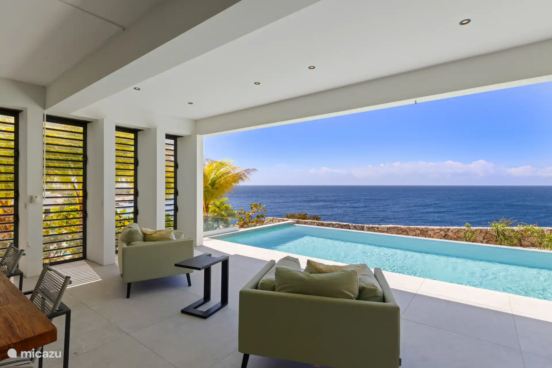 Hier erwartet der Magnesium-Infinity-Pool, der visuell mit dem Horizont des Karibischen Meeres verschmilzt.