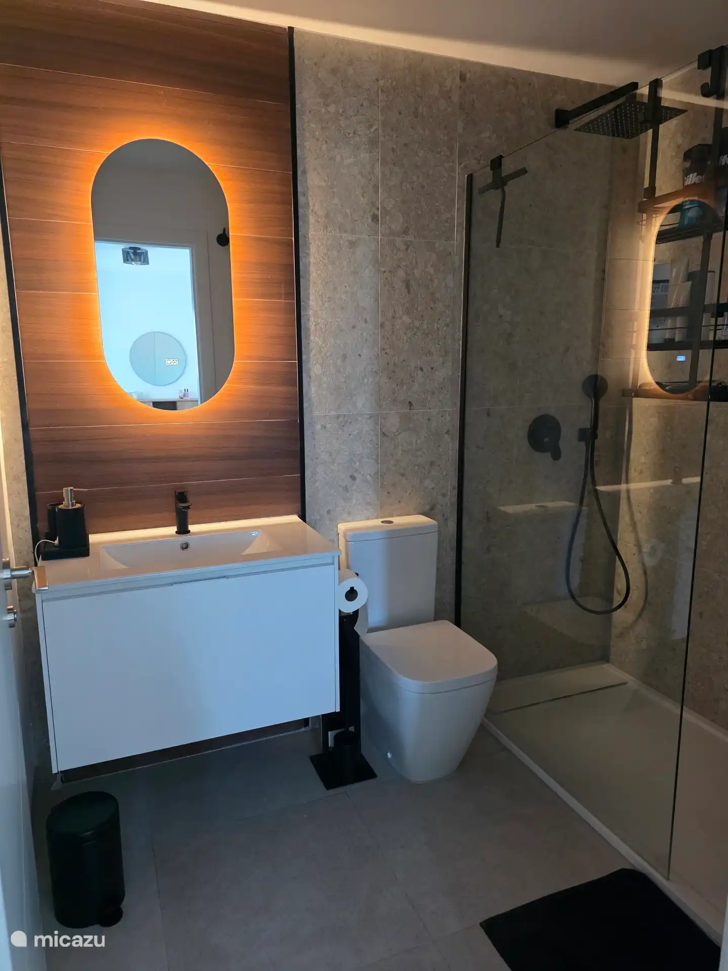 Badkamer bij master bedroom
