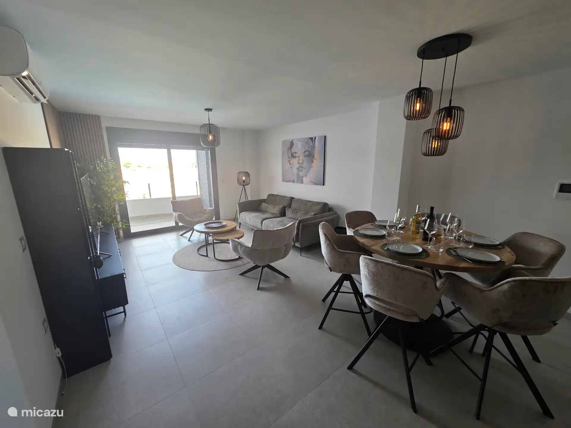 Woonkamer en eettafel