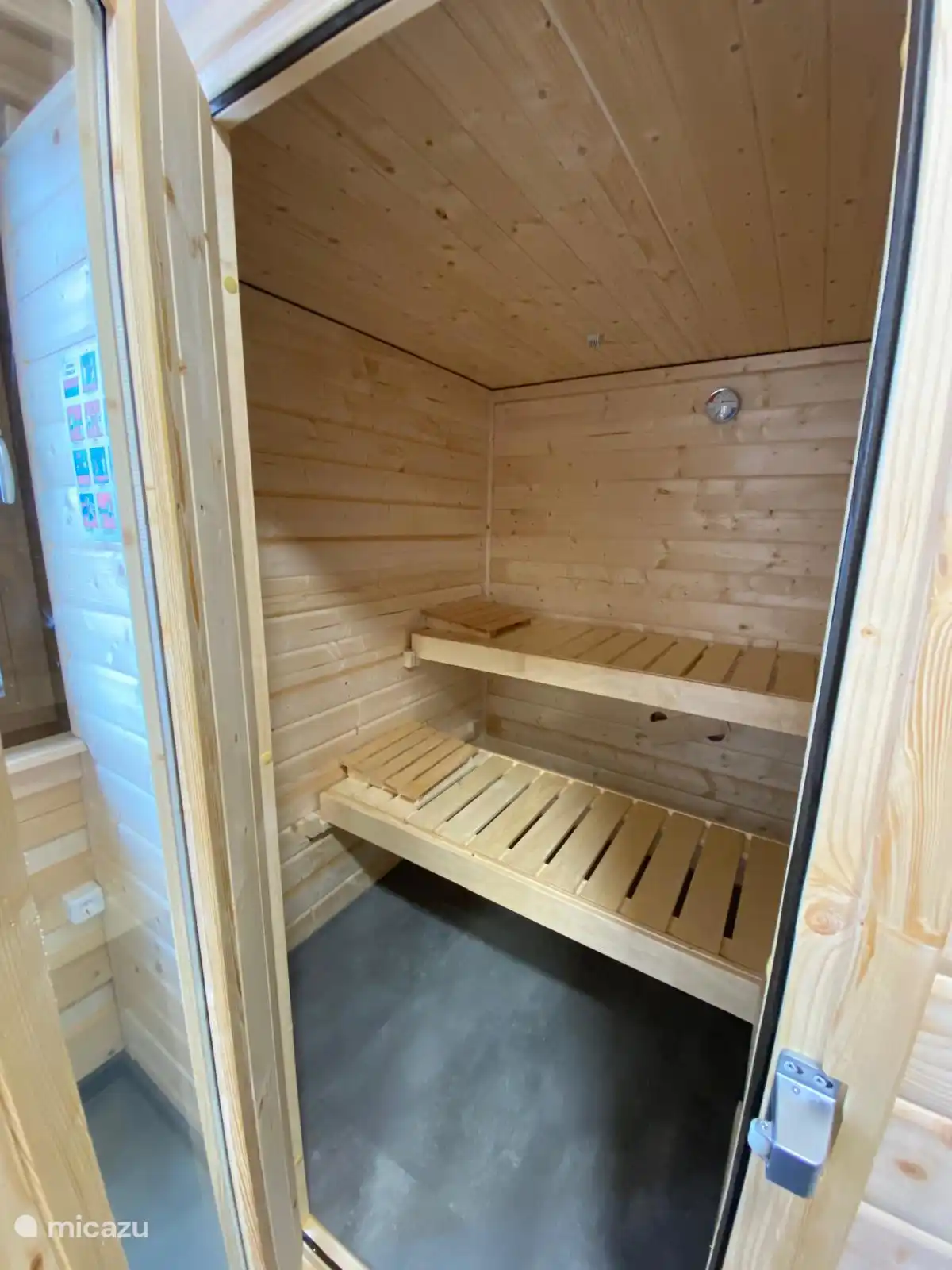 sauna of 200 by 160, four or 5 seats 2 loungers