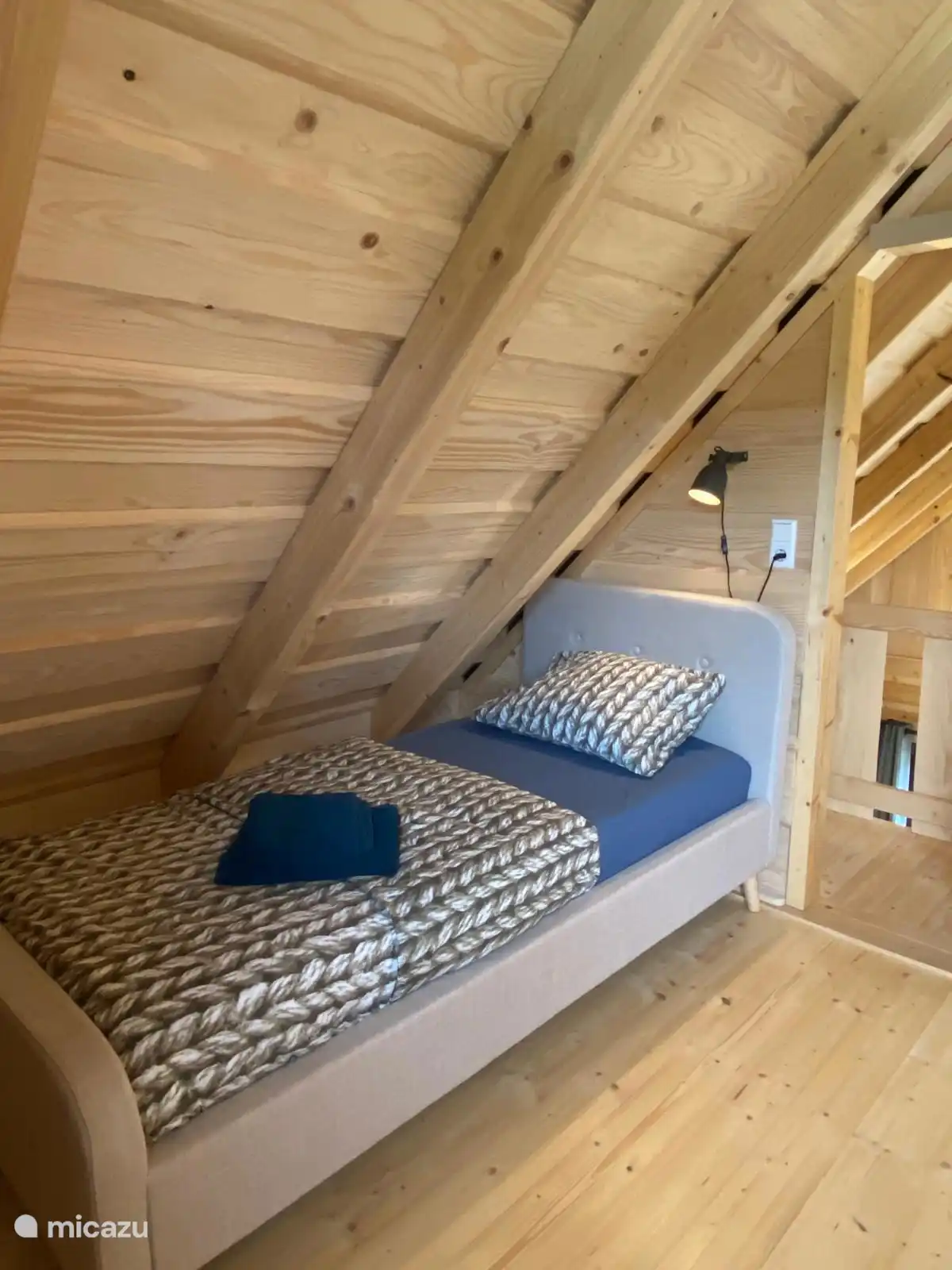 1 person bed upstairs