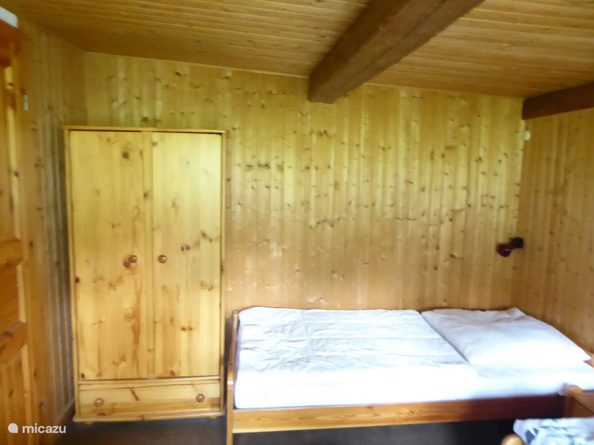 Slaapkamer met eenpersoonsbed