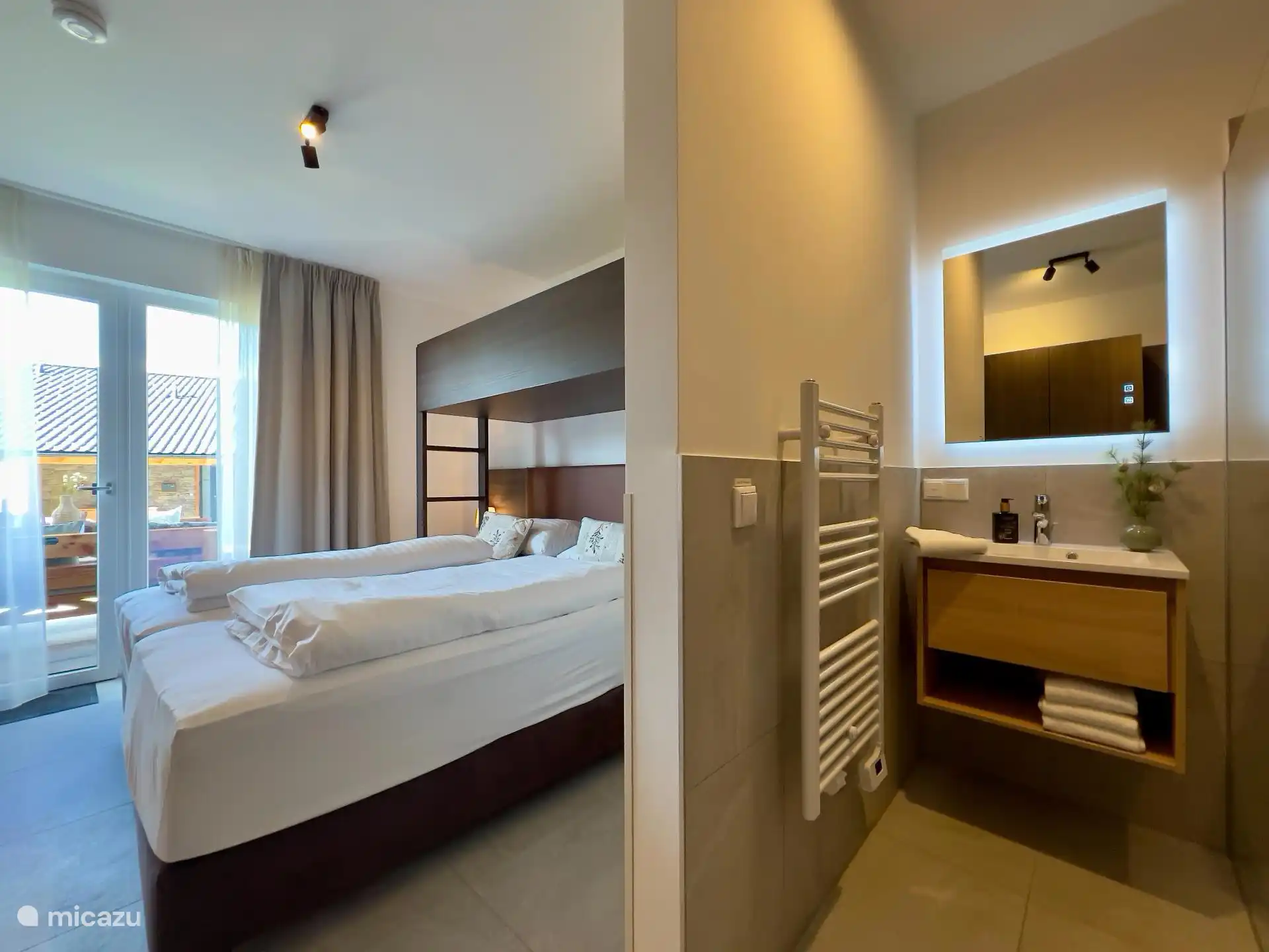 Chambre 2 et salle de bain