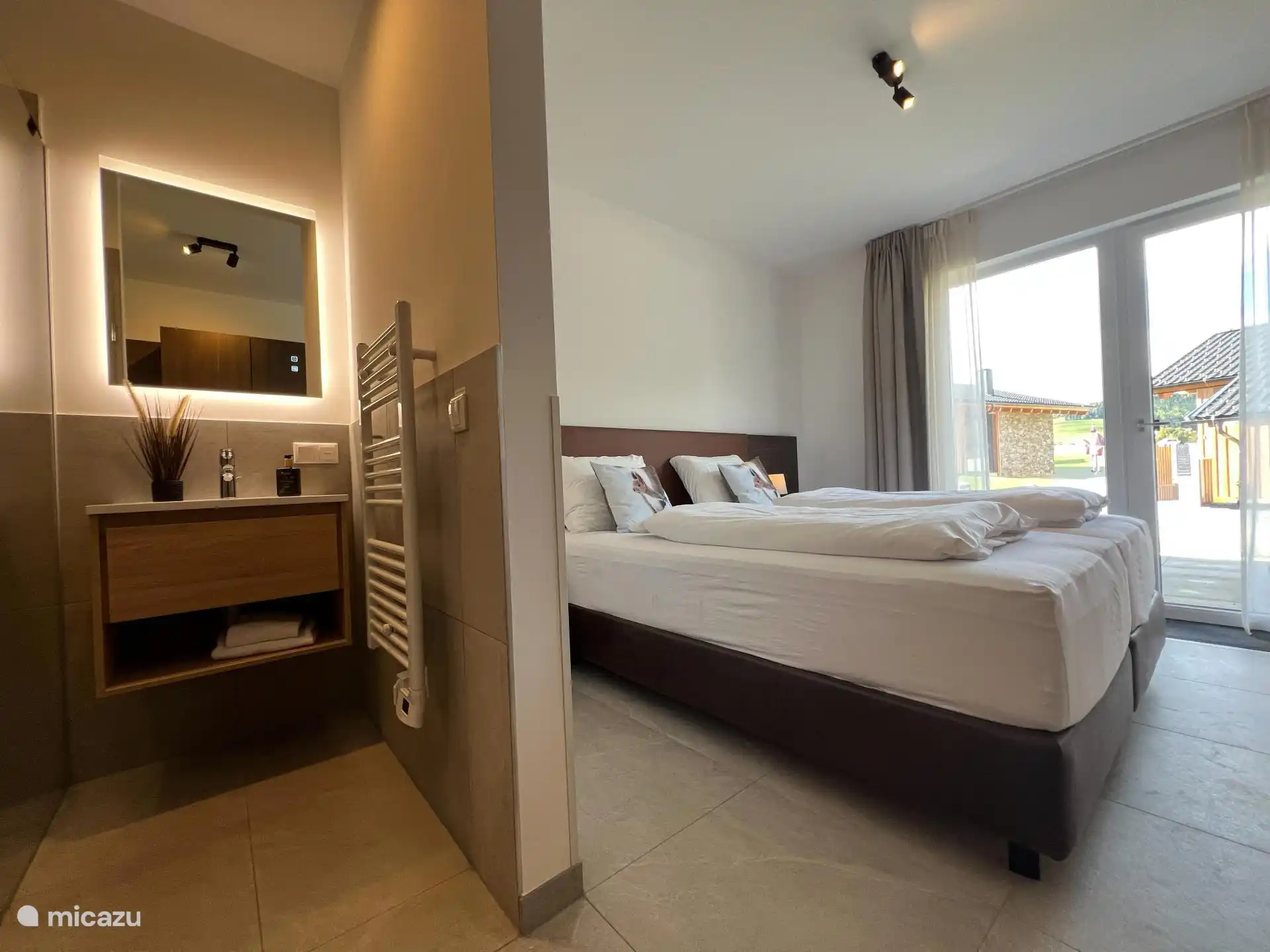 Chambre 1 avec salle de bain 