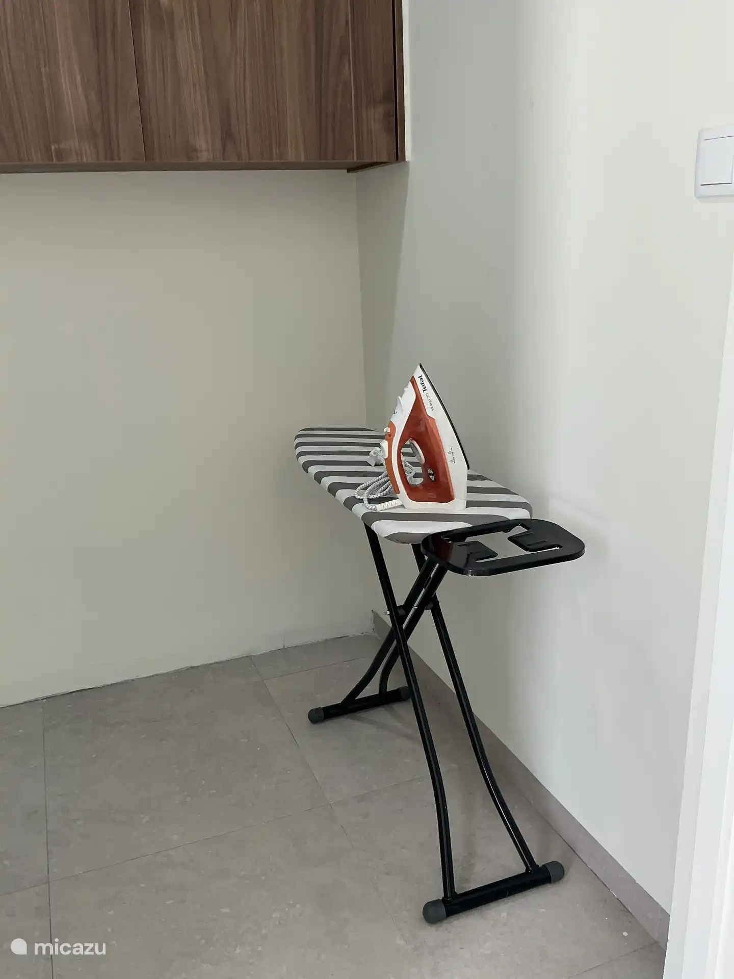 Strijkijzer en strijkplank