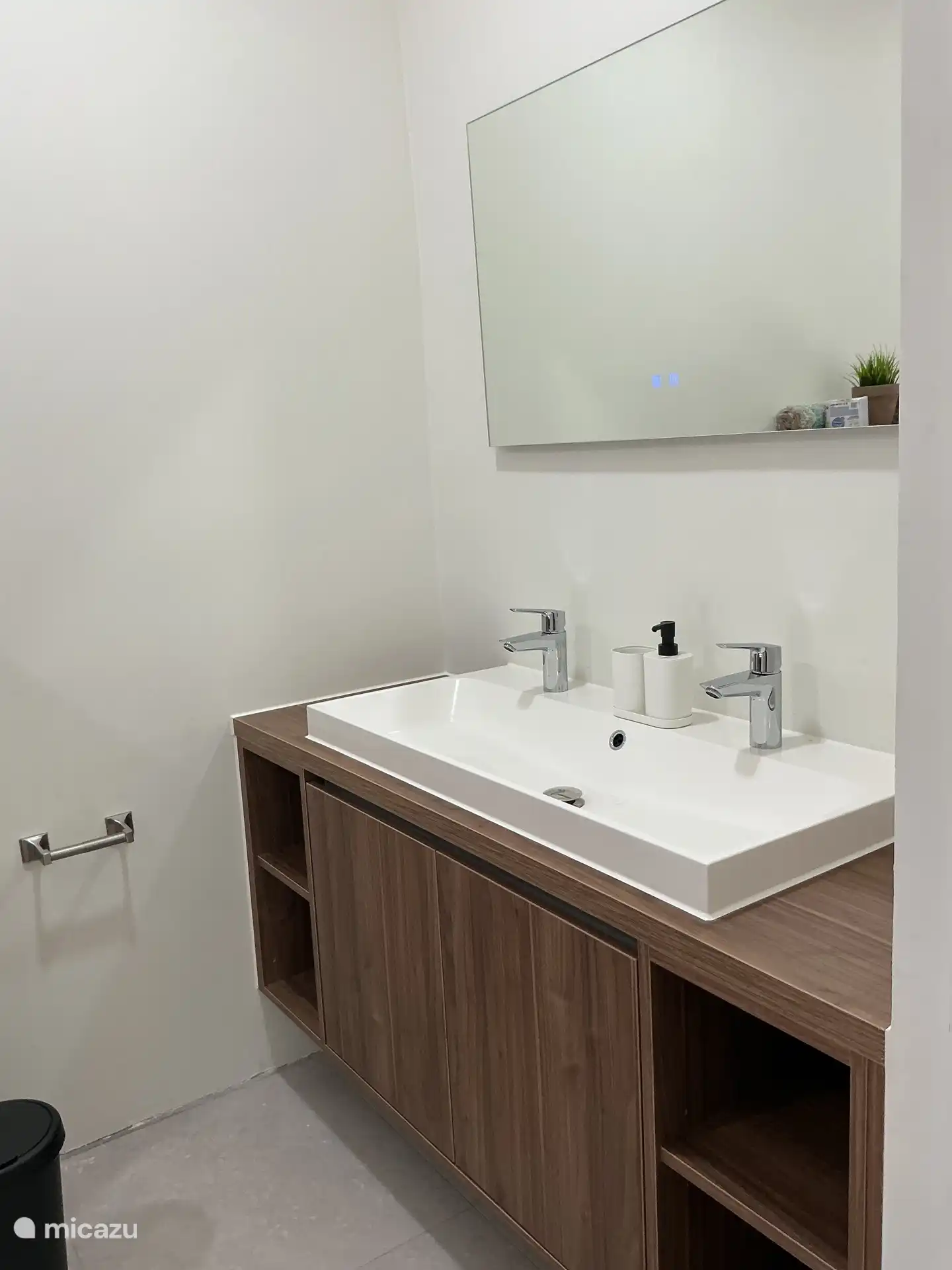 Dubbele wastafel in de hoofdbadkamer