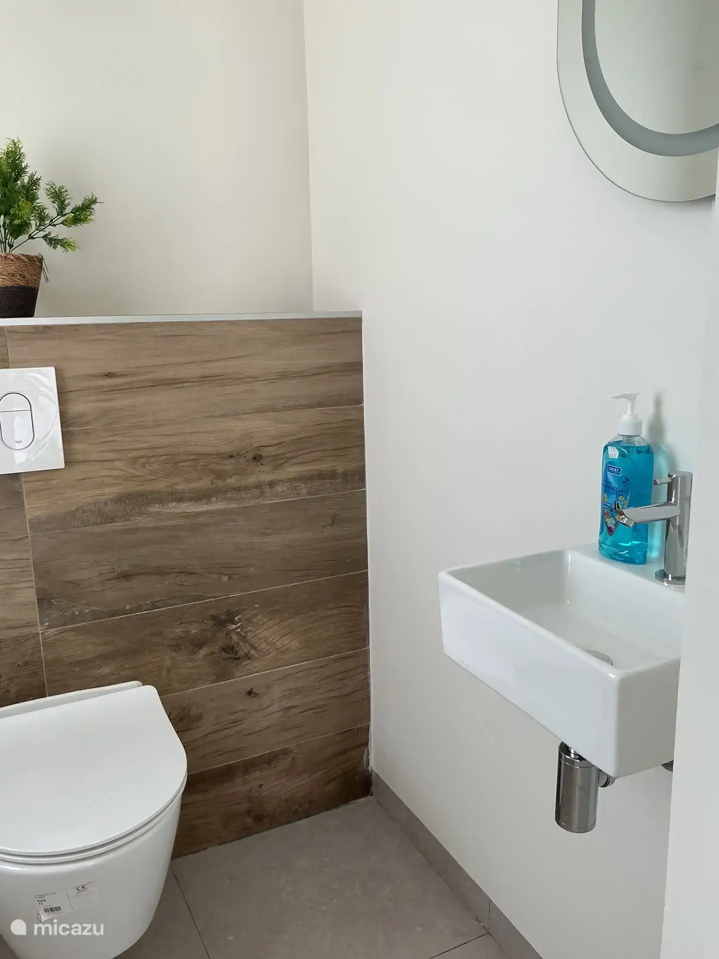 Gastentoilet wastafel